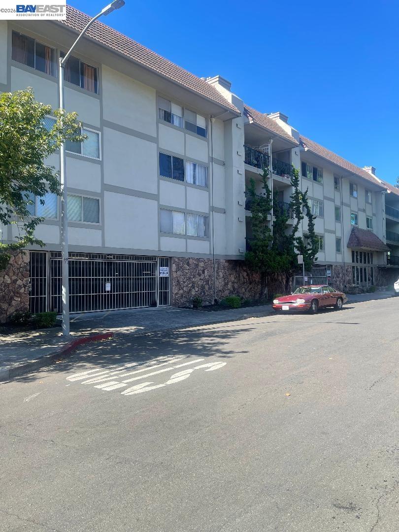400 Davis 301 — photo