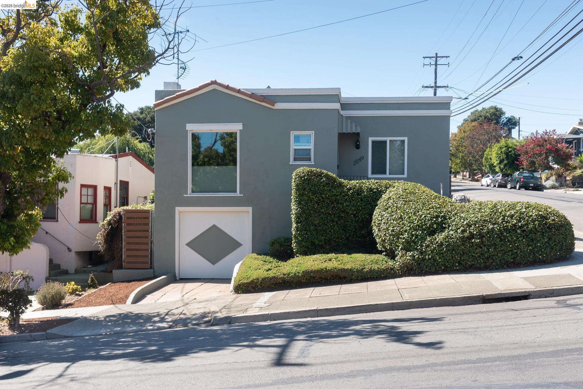 2549 Monticello Av — photo