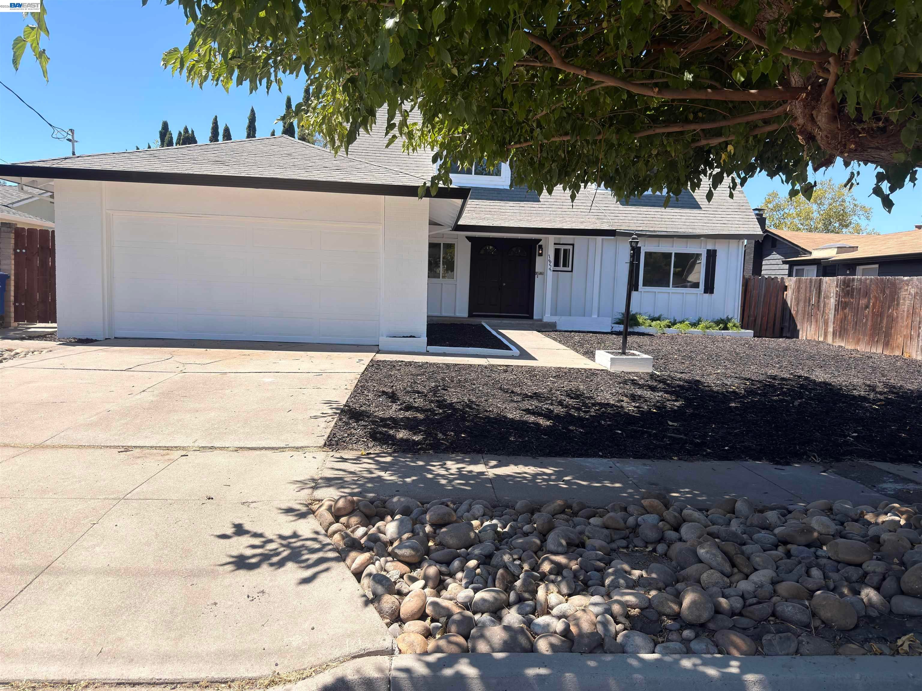 1859 Lynwood Dr — photo