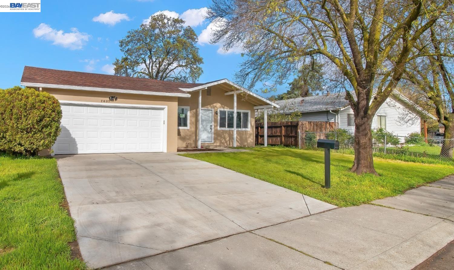 7025 Kermit Ln — photo