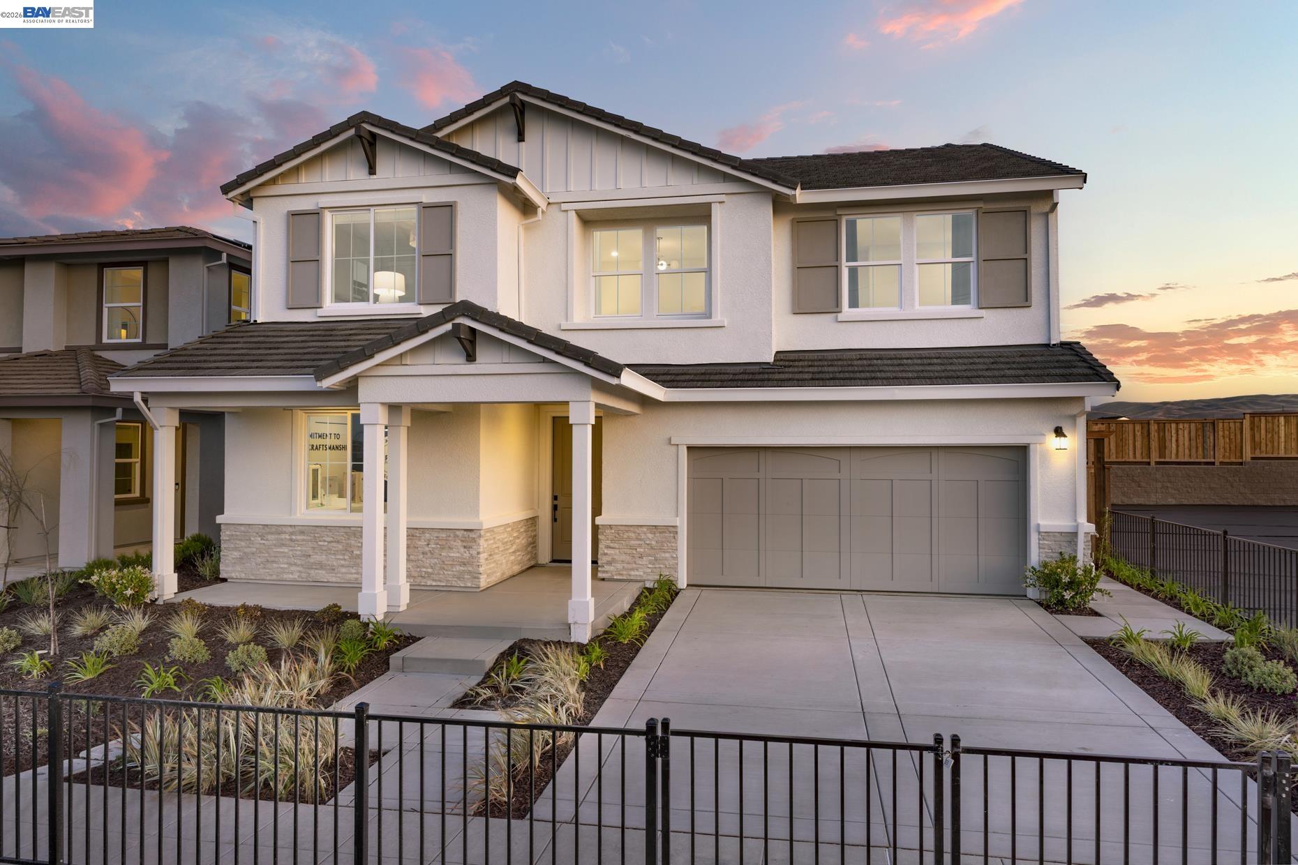 302 E Clydesdale Court — photo