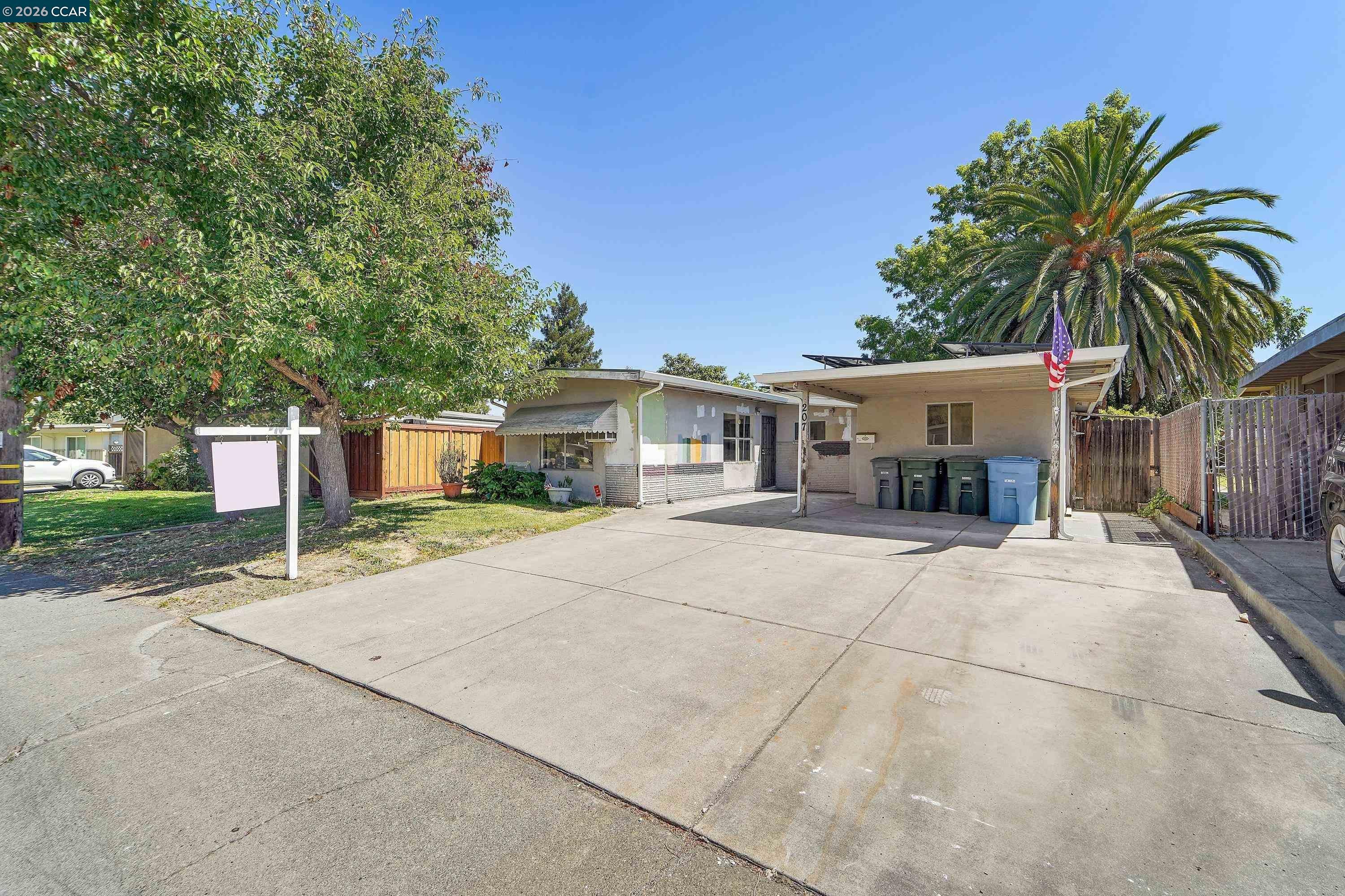 207 Los Altos Pl — photo