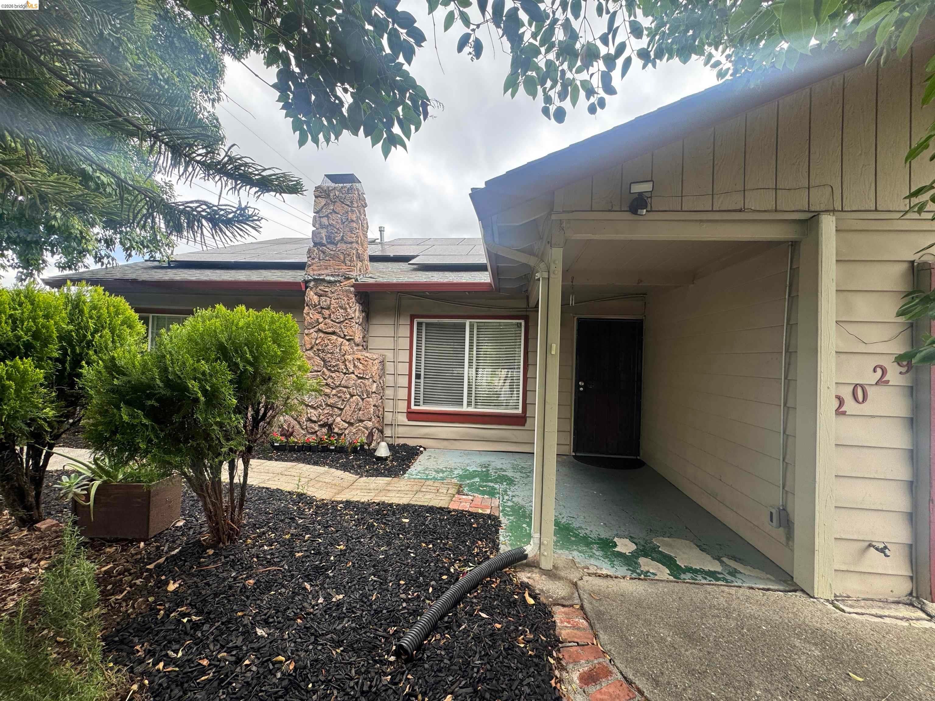 2029 Highland Dr — photo