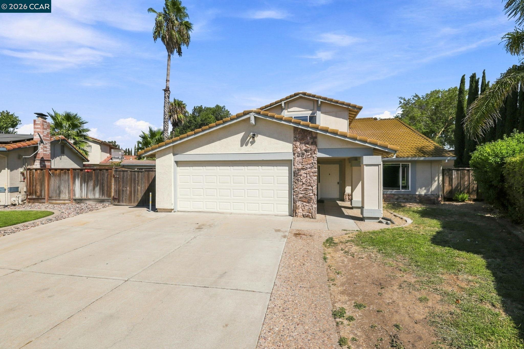 2750 Gomes Ct — photo