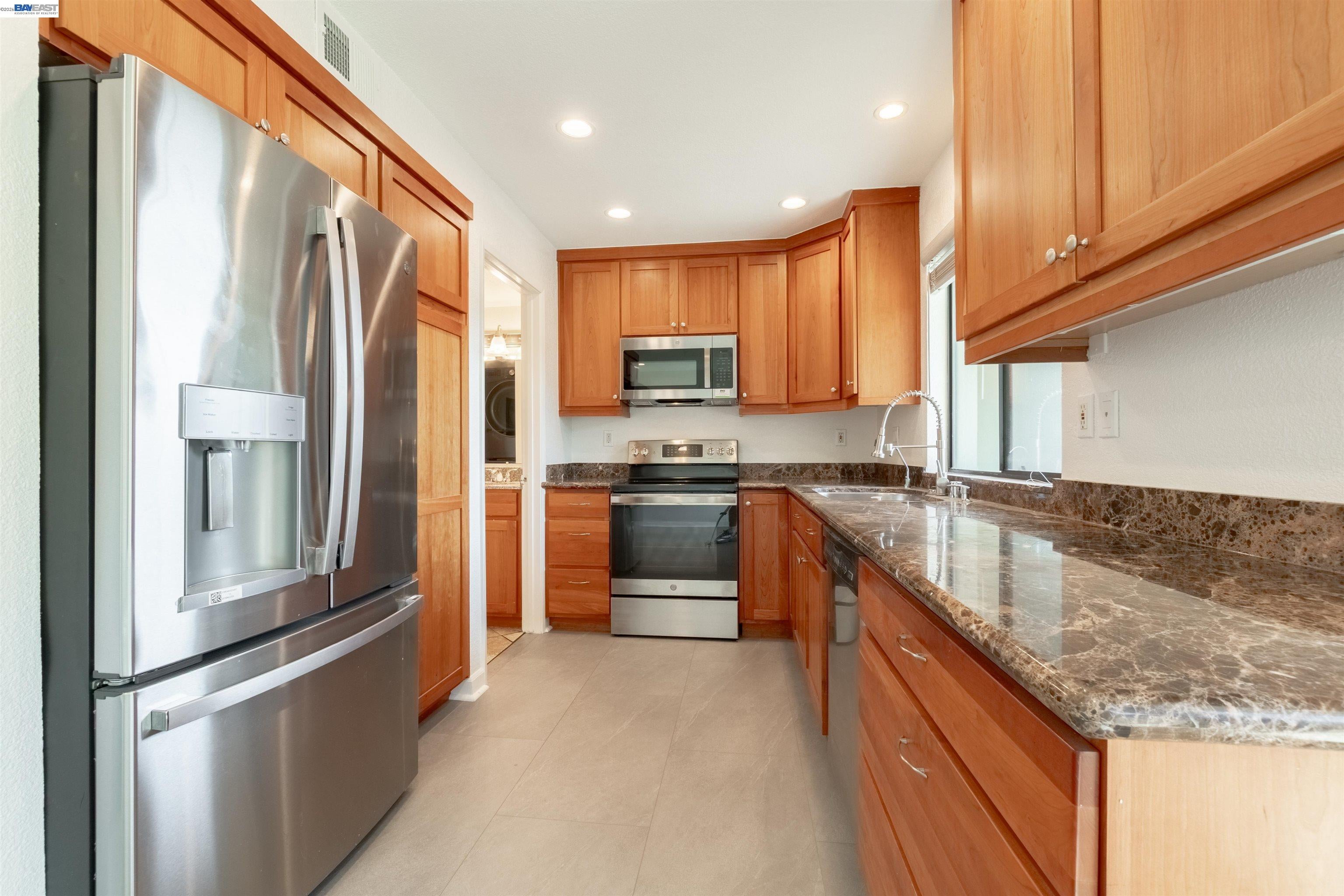 4157 Tanager Cmn — photo