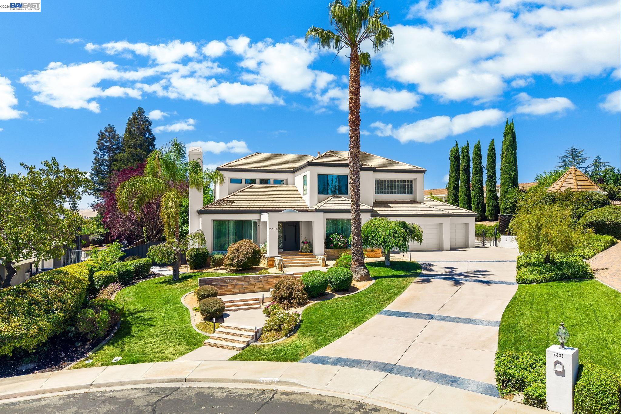 2338 Victoria Ct — photo