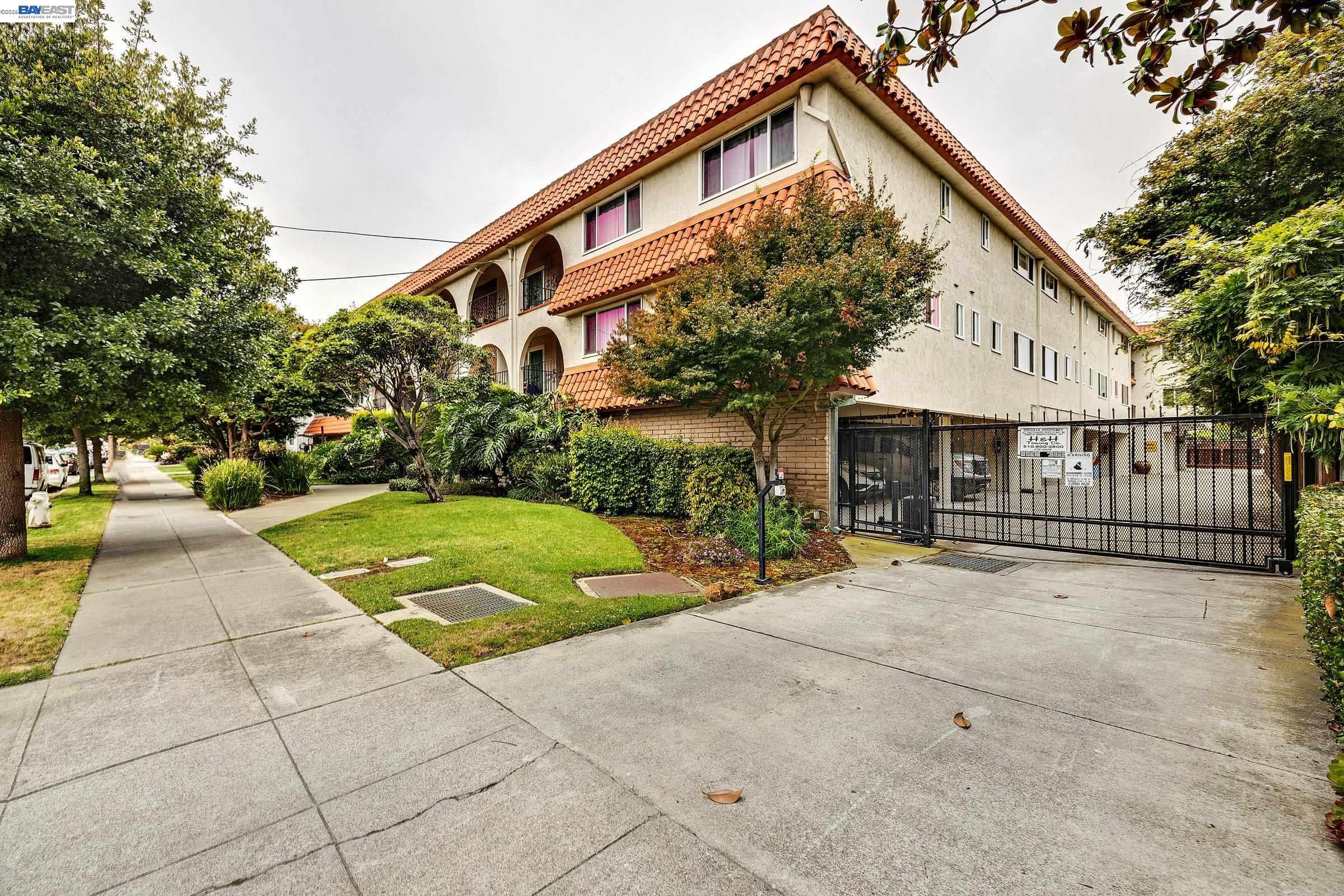 2133 Santa Clara Ave 328 — photo