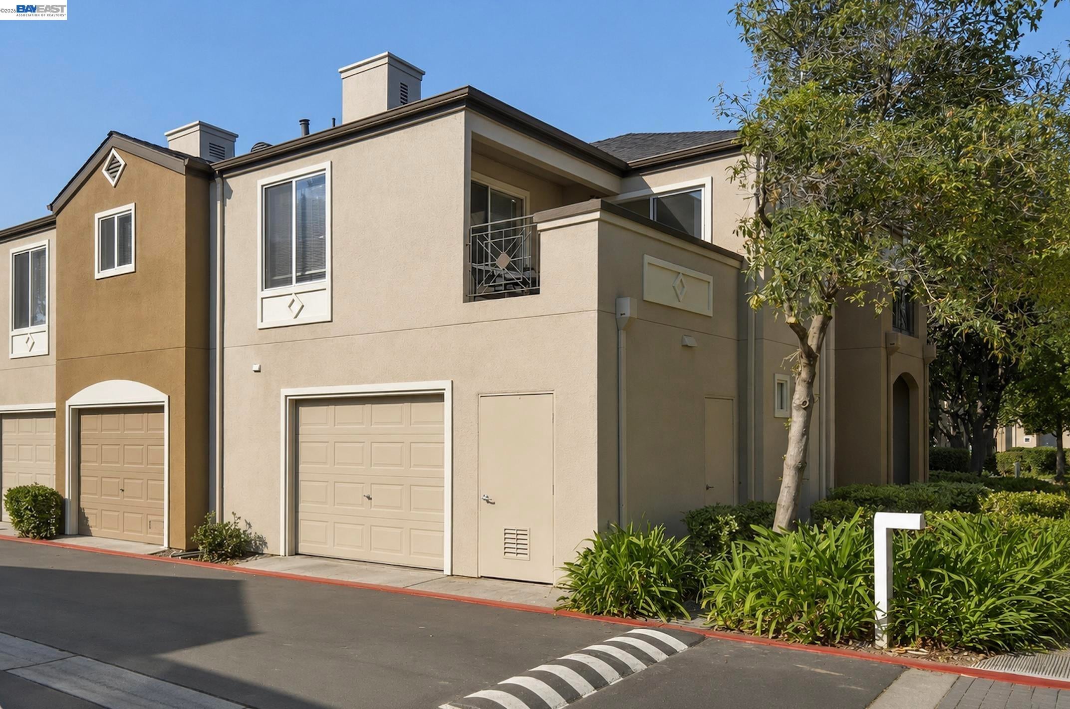 690 Applause Pl — photo