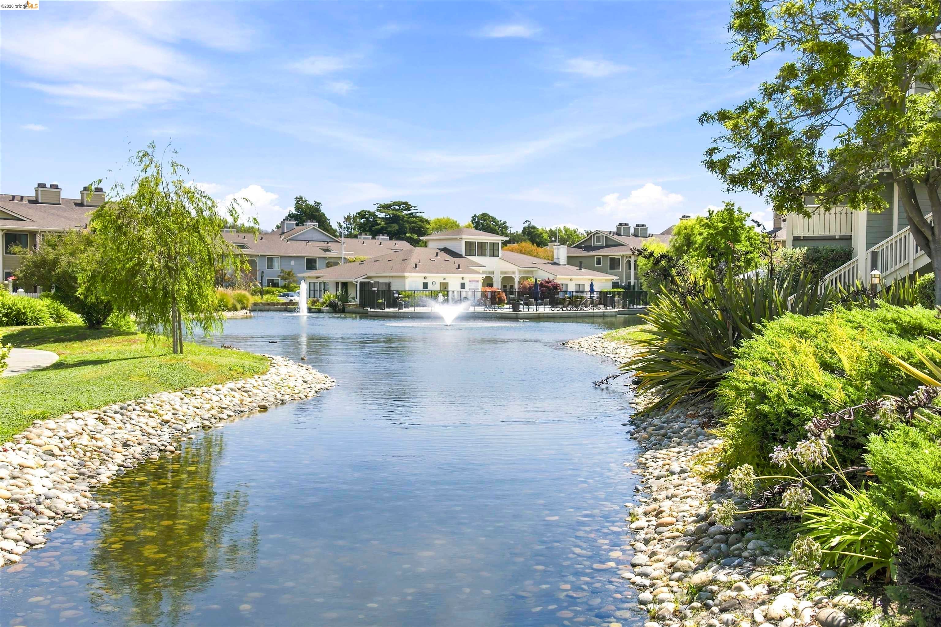 109 Shoreline Ct — photo