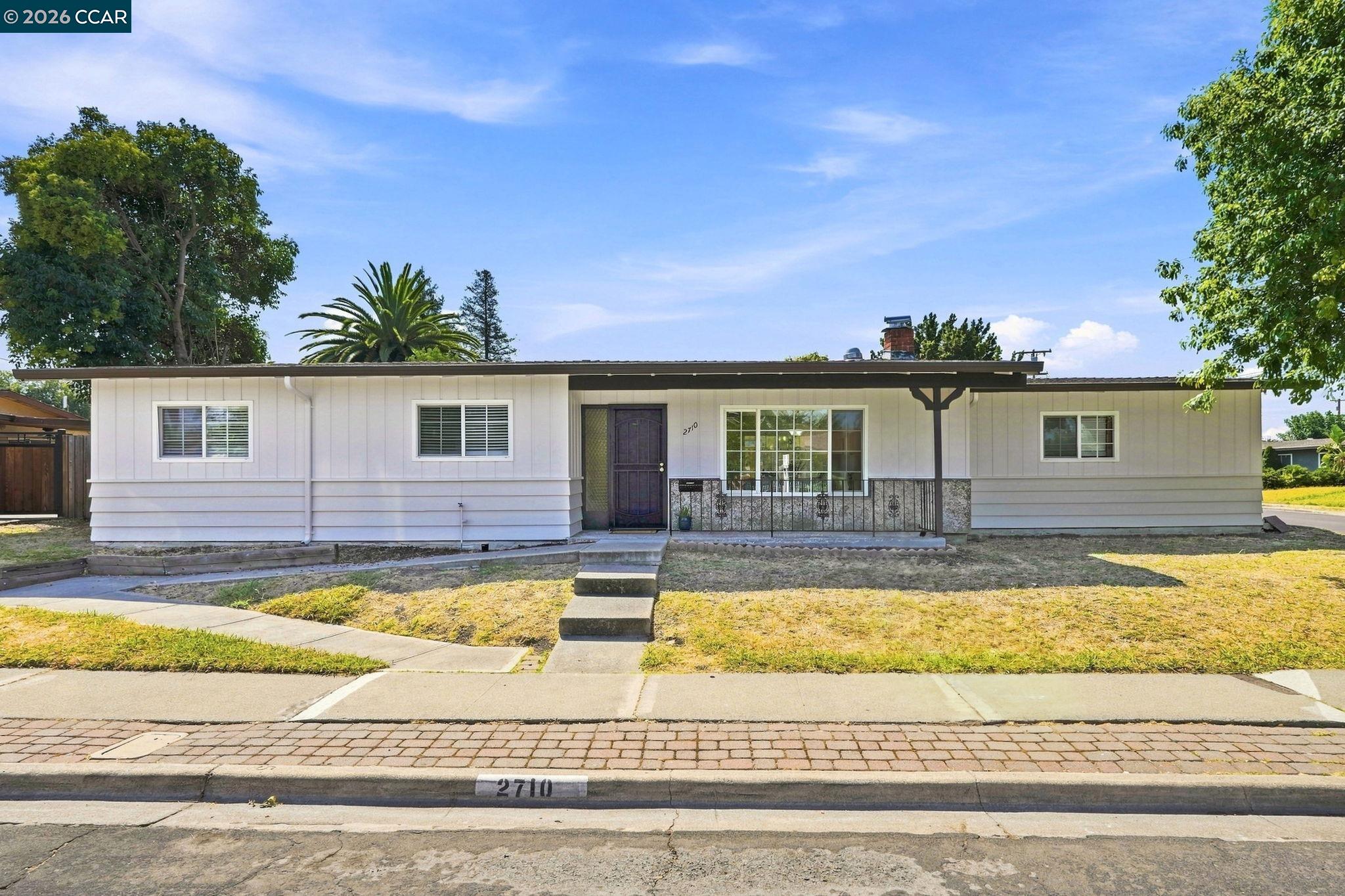 2710 Broadmoor Ave — photo