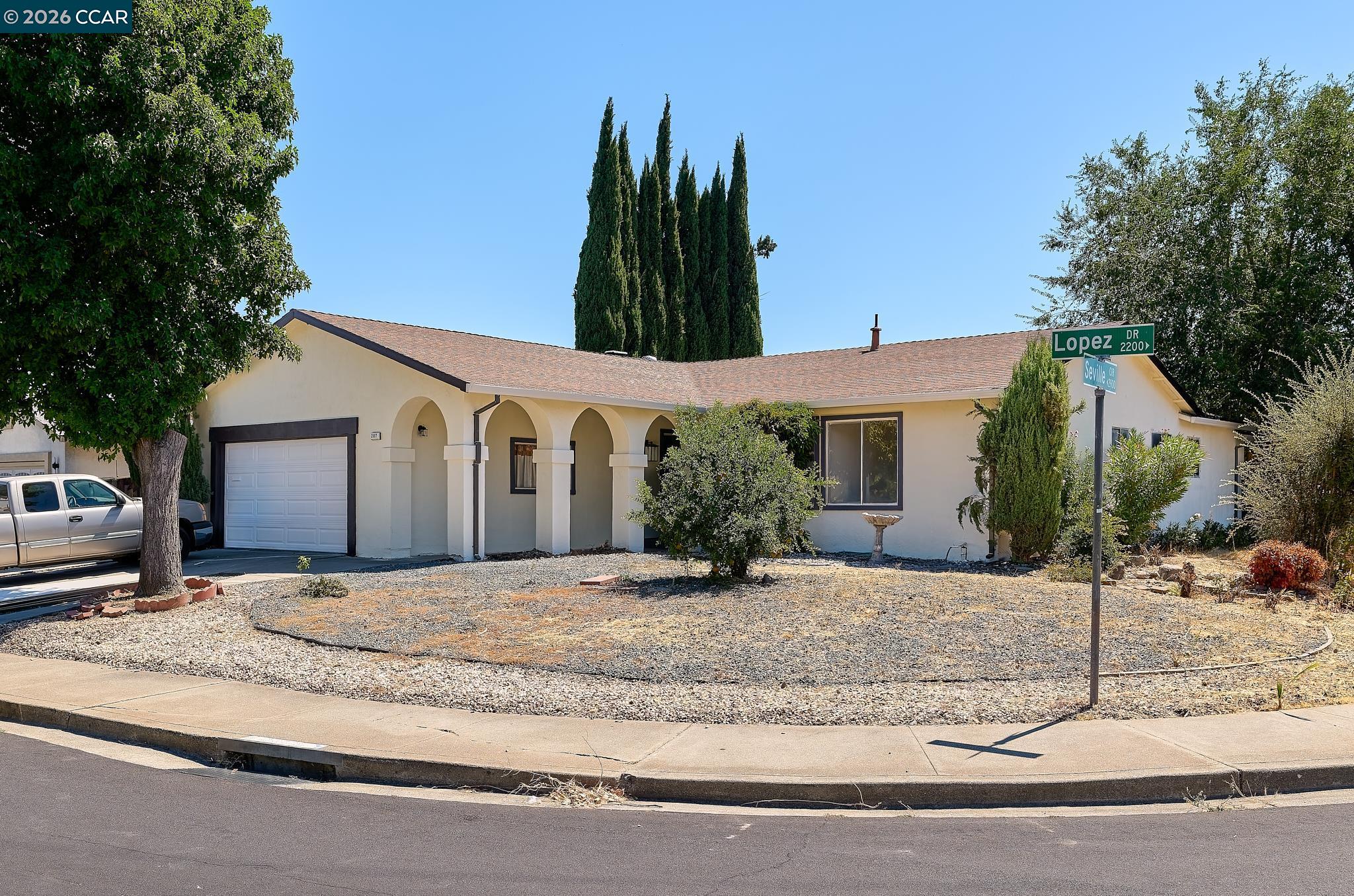 2117 Lopez Dr — photo