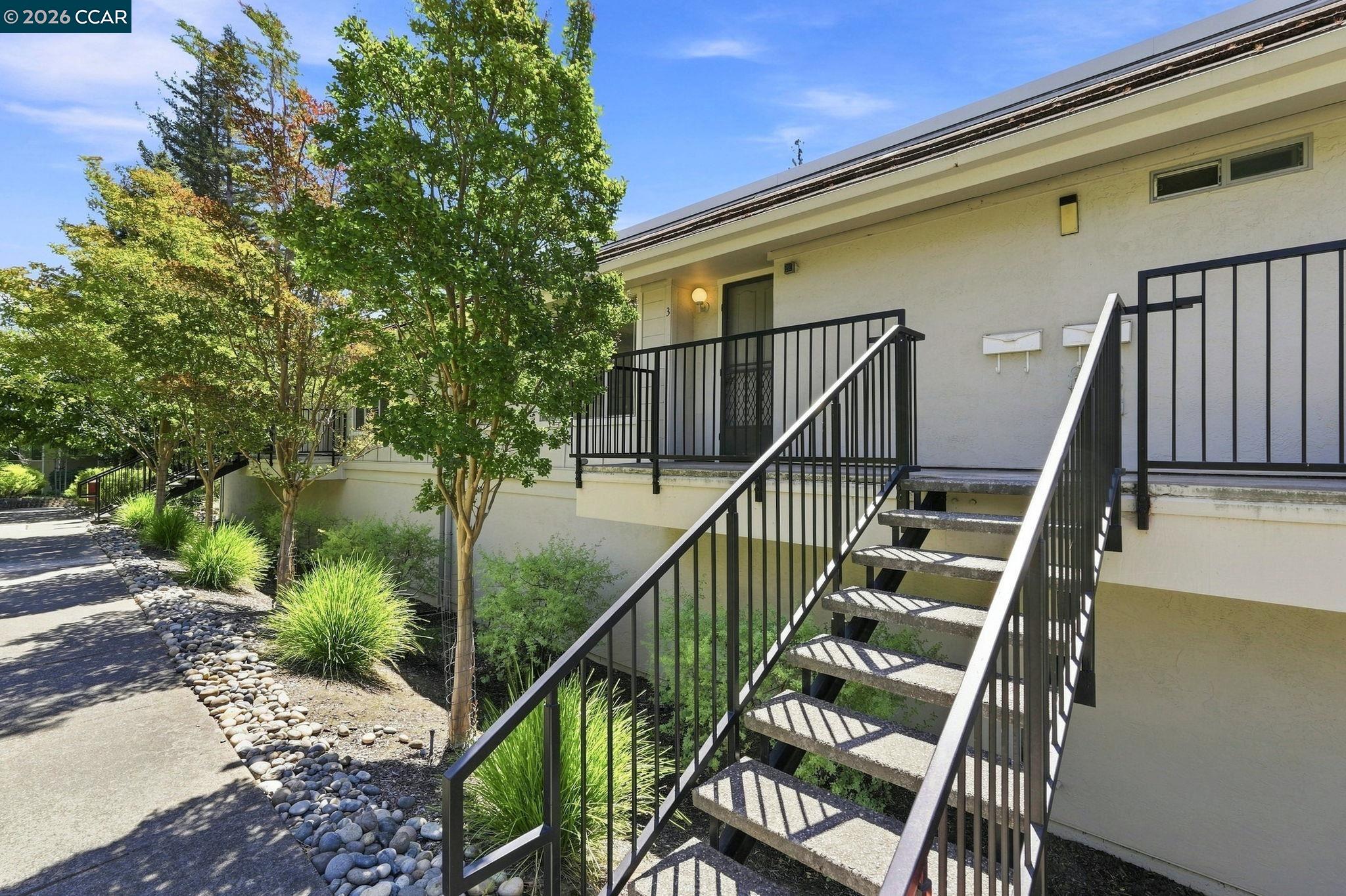 1224 Skycrest Dr 3 — photo