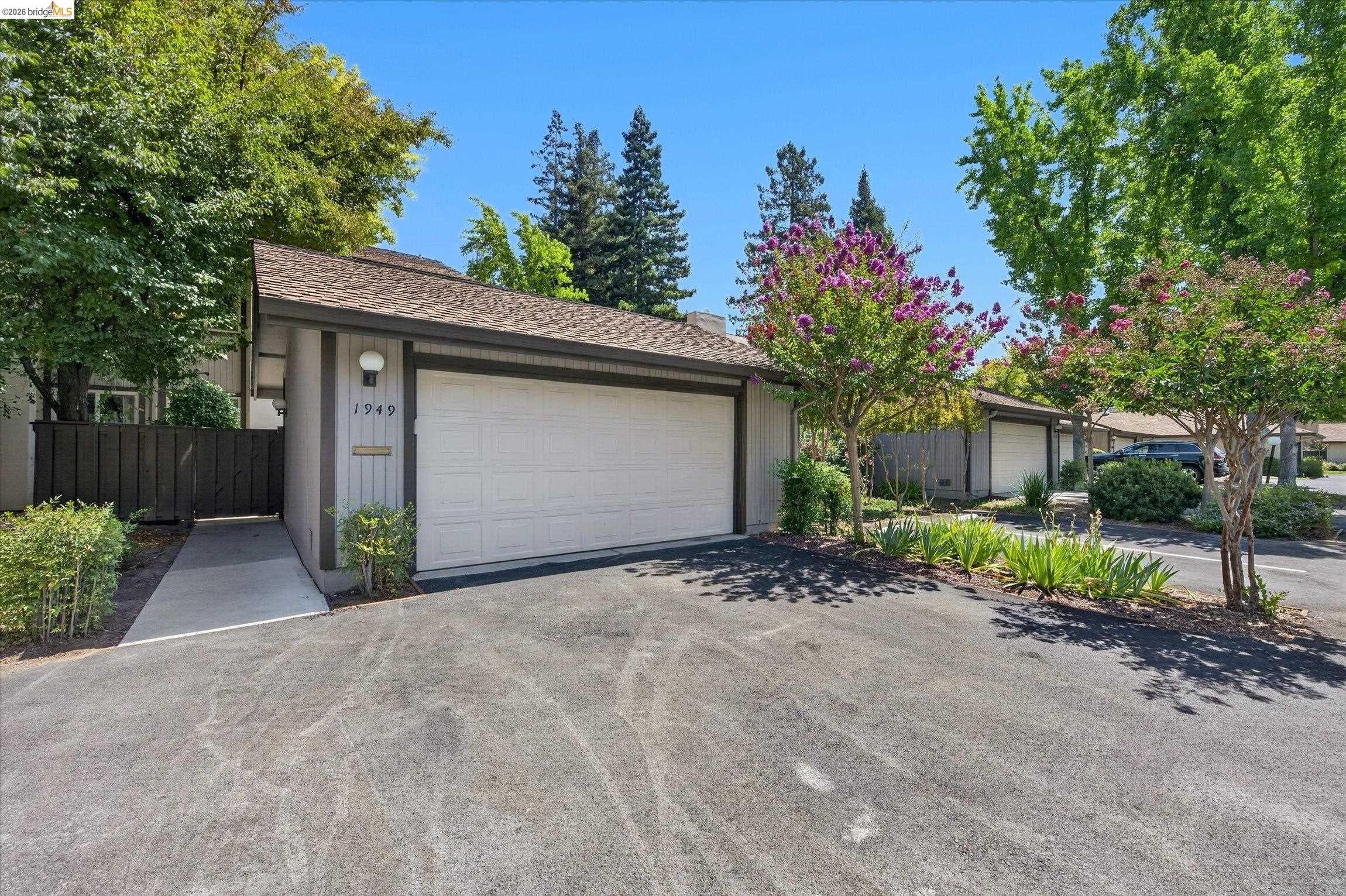 1949 Countrywood Ct — photo