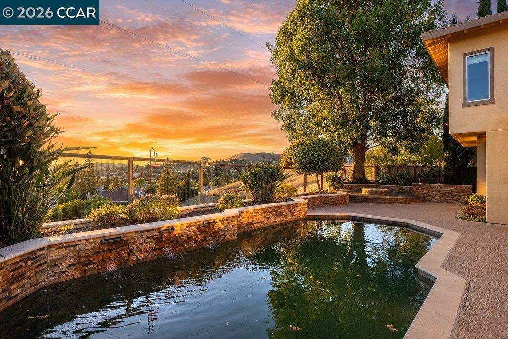 318 Sunset Dr — photo