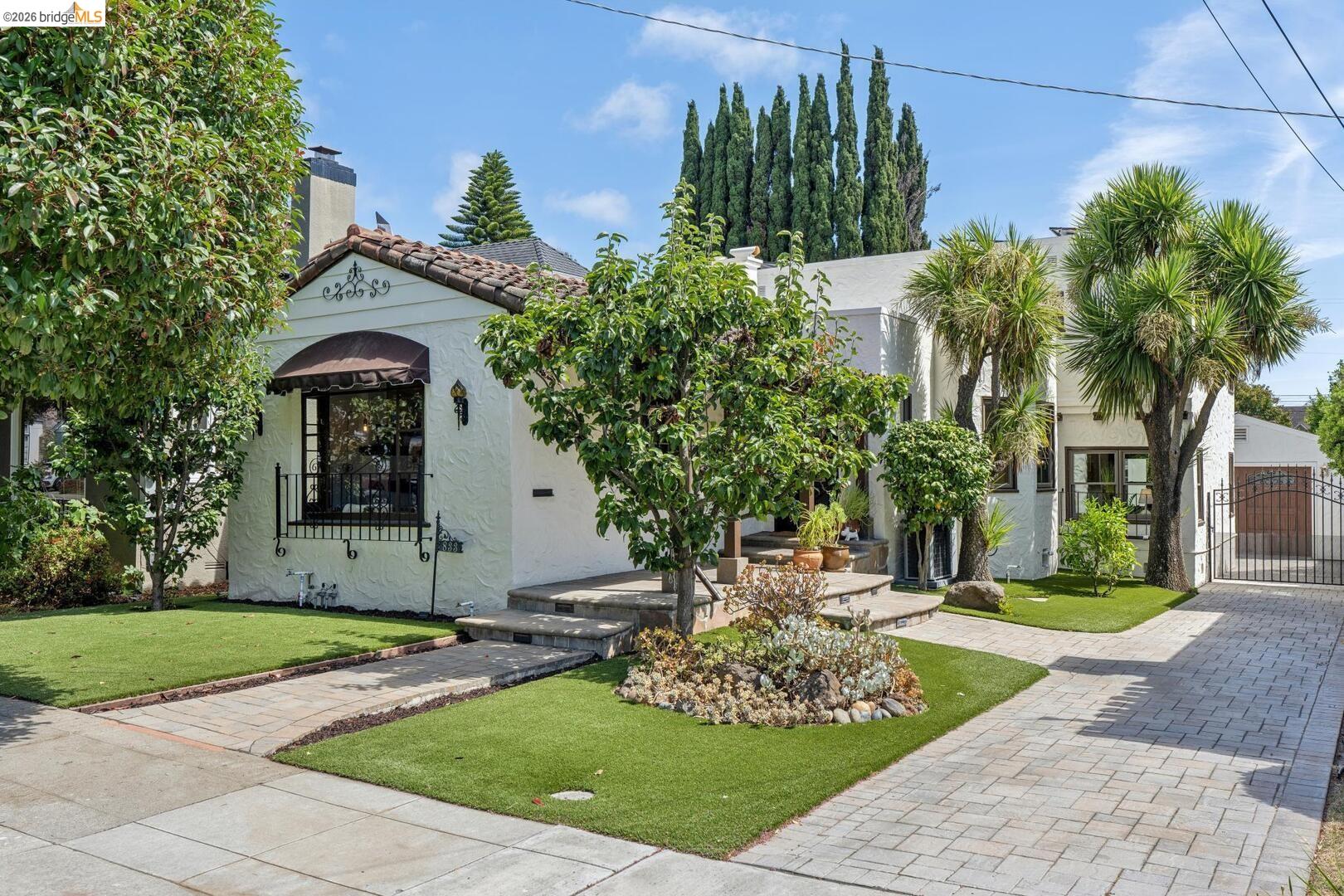 833 Rodney Dr — photo