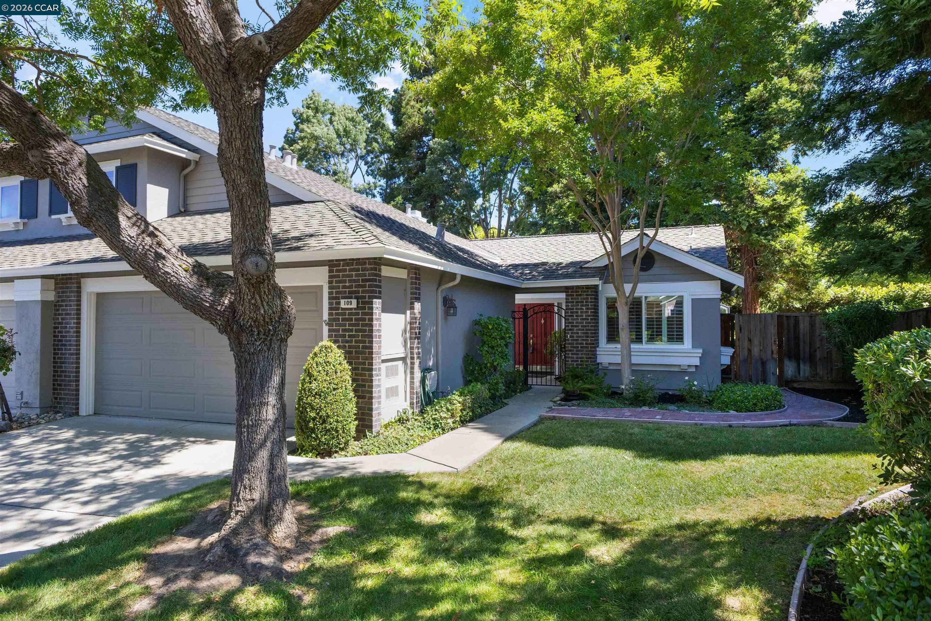 109 Blossom Ct — photo