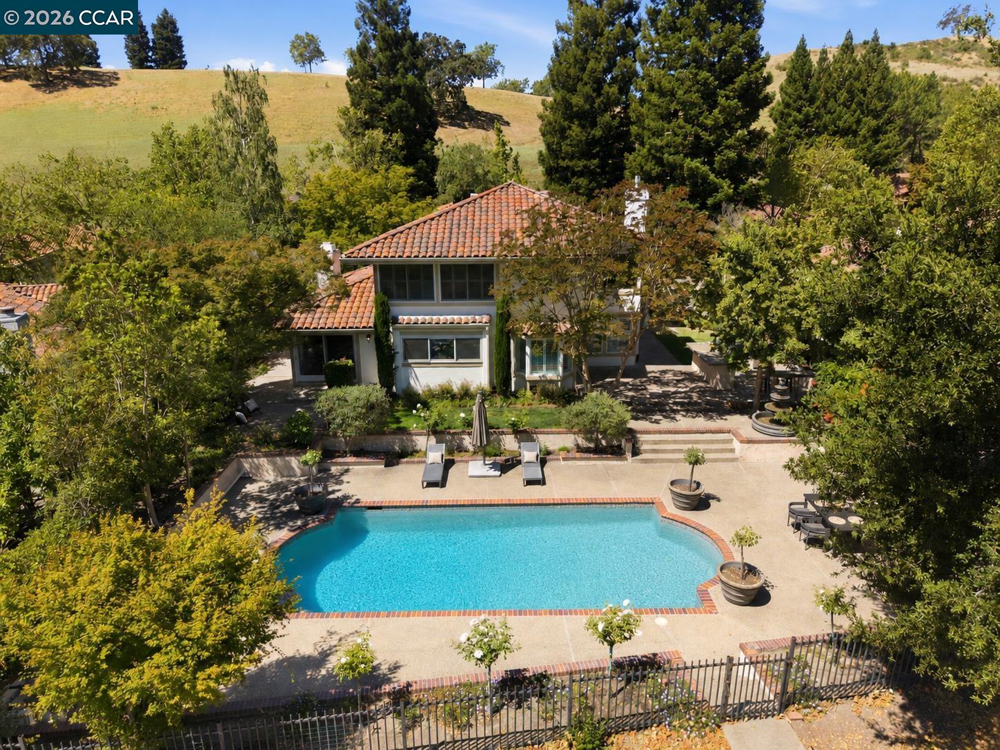 316 Live Oak Dr — photo