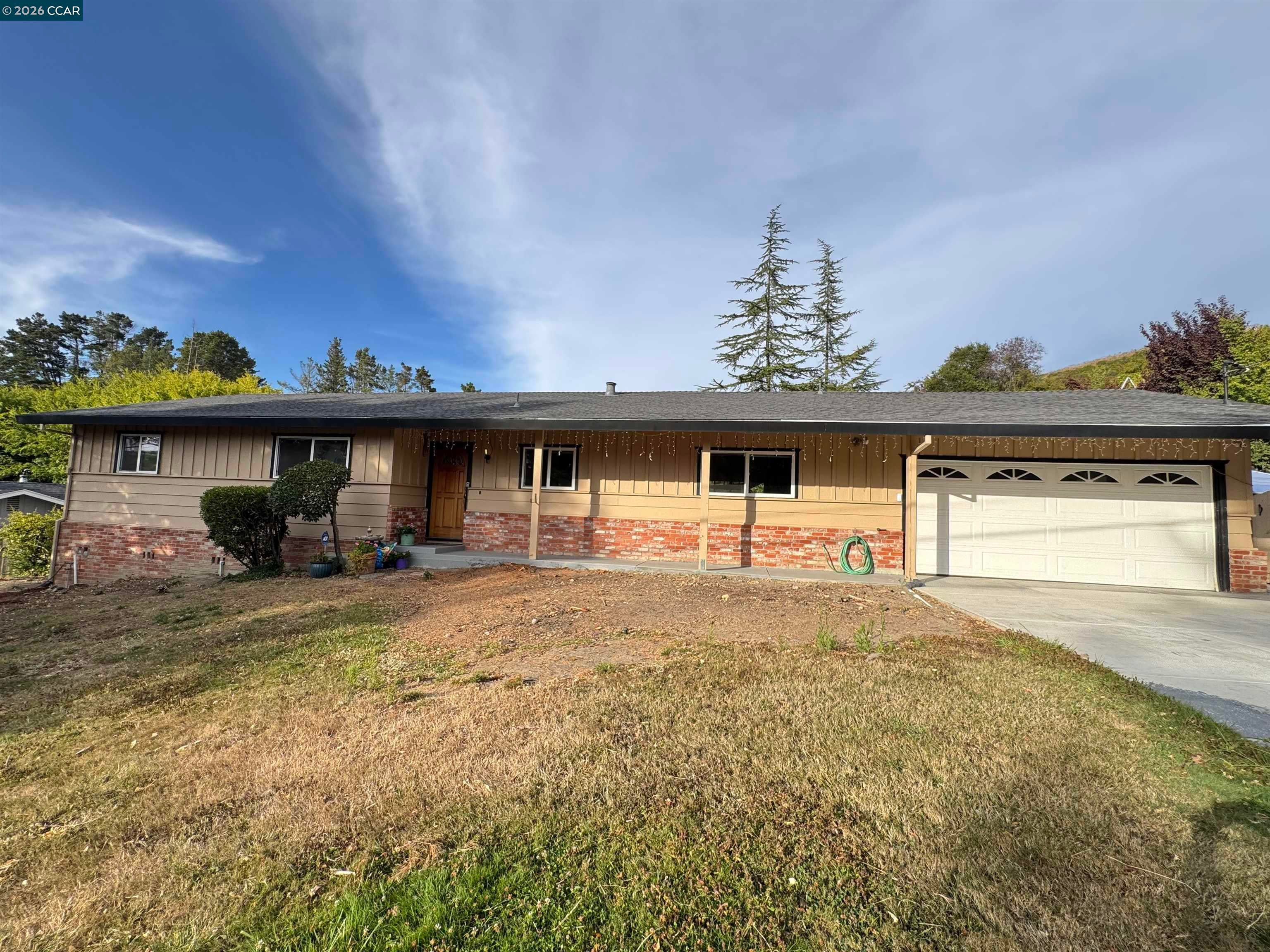 1167 Larch Ave — photo