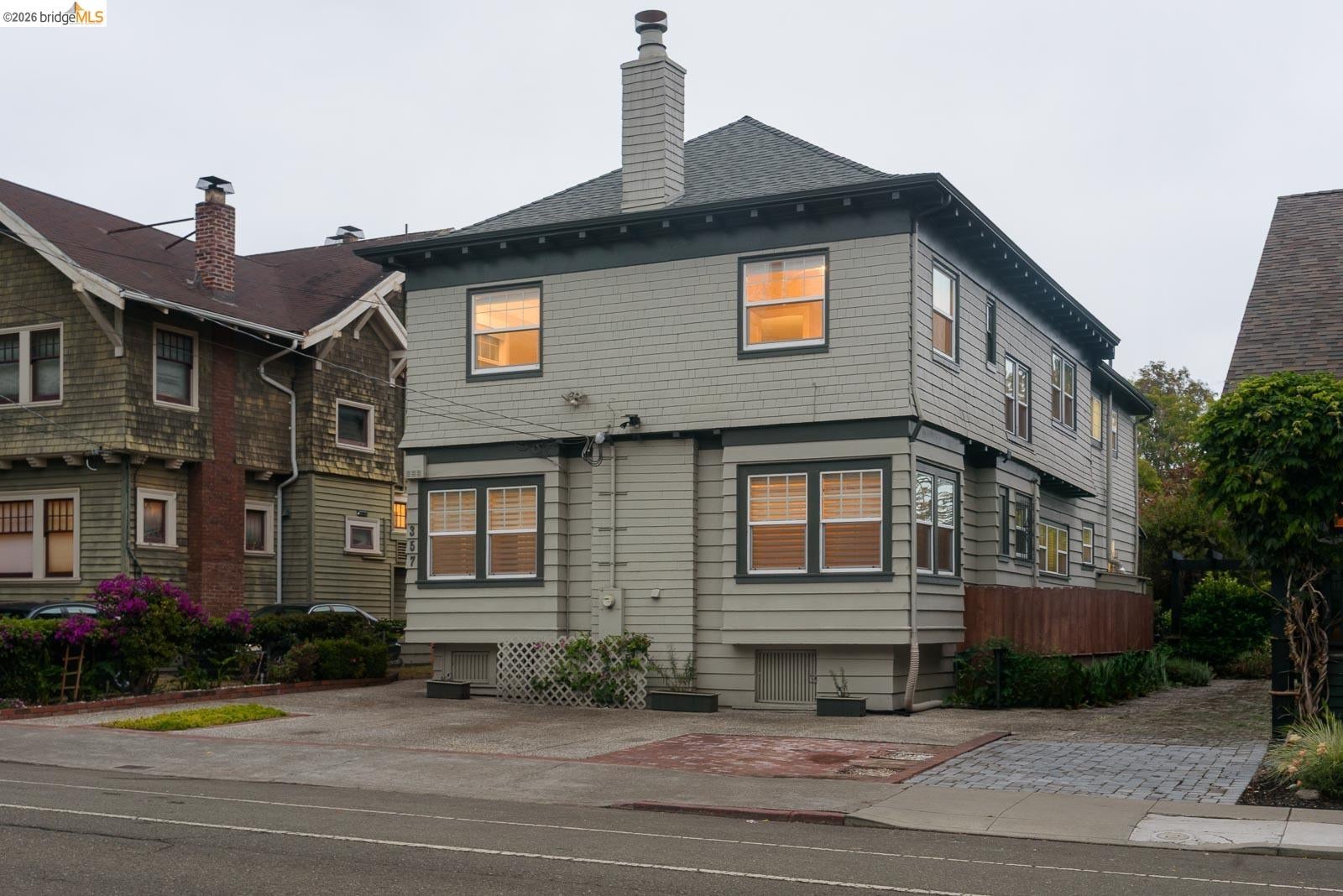 357 Alcatraz Ave — photo