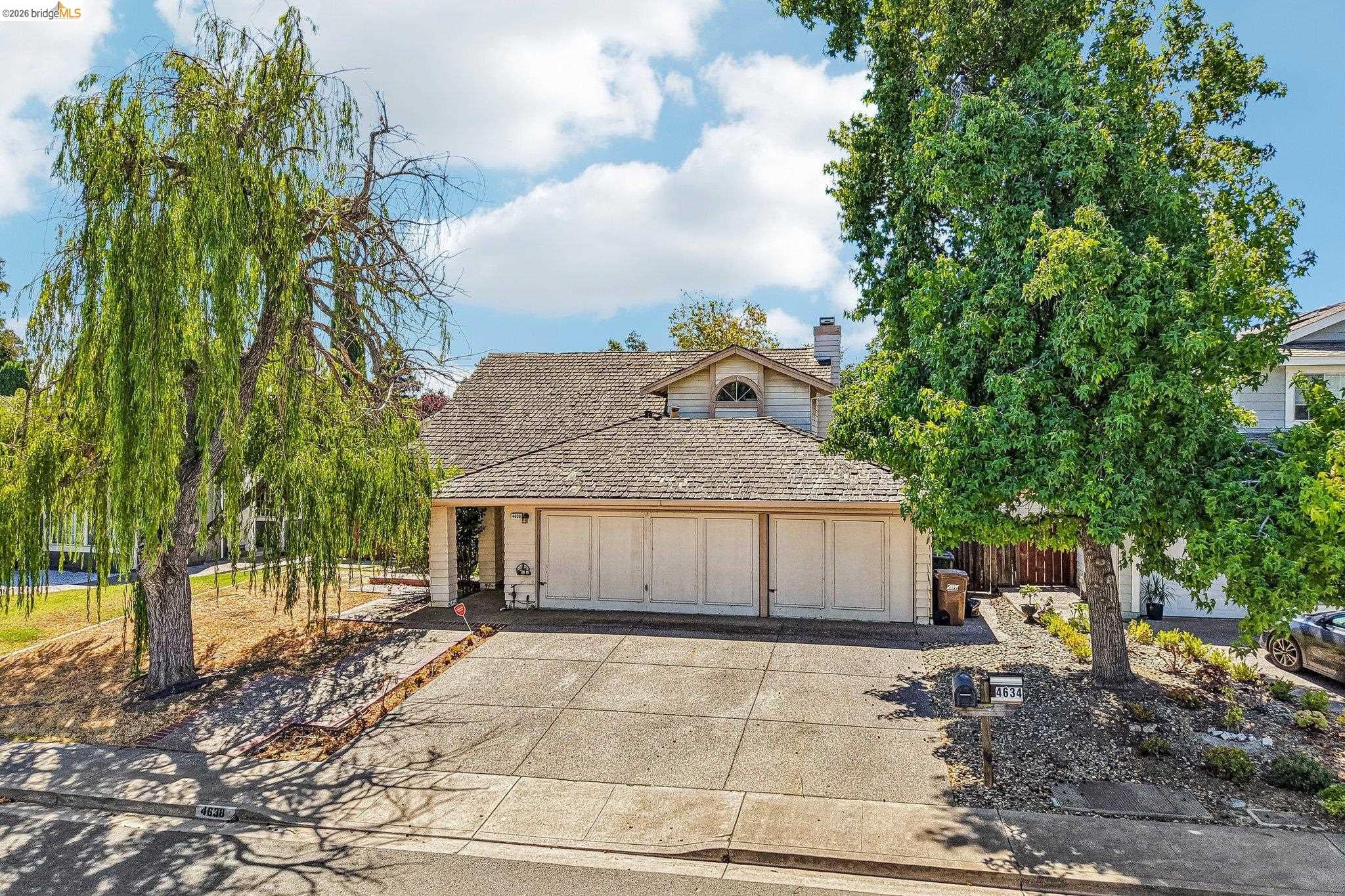 4638 Goldcrest Way — photo