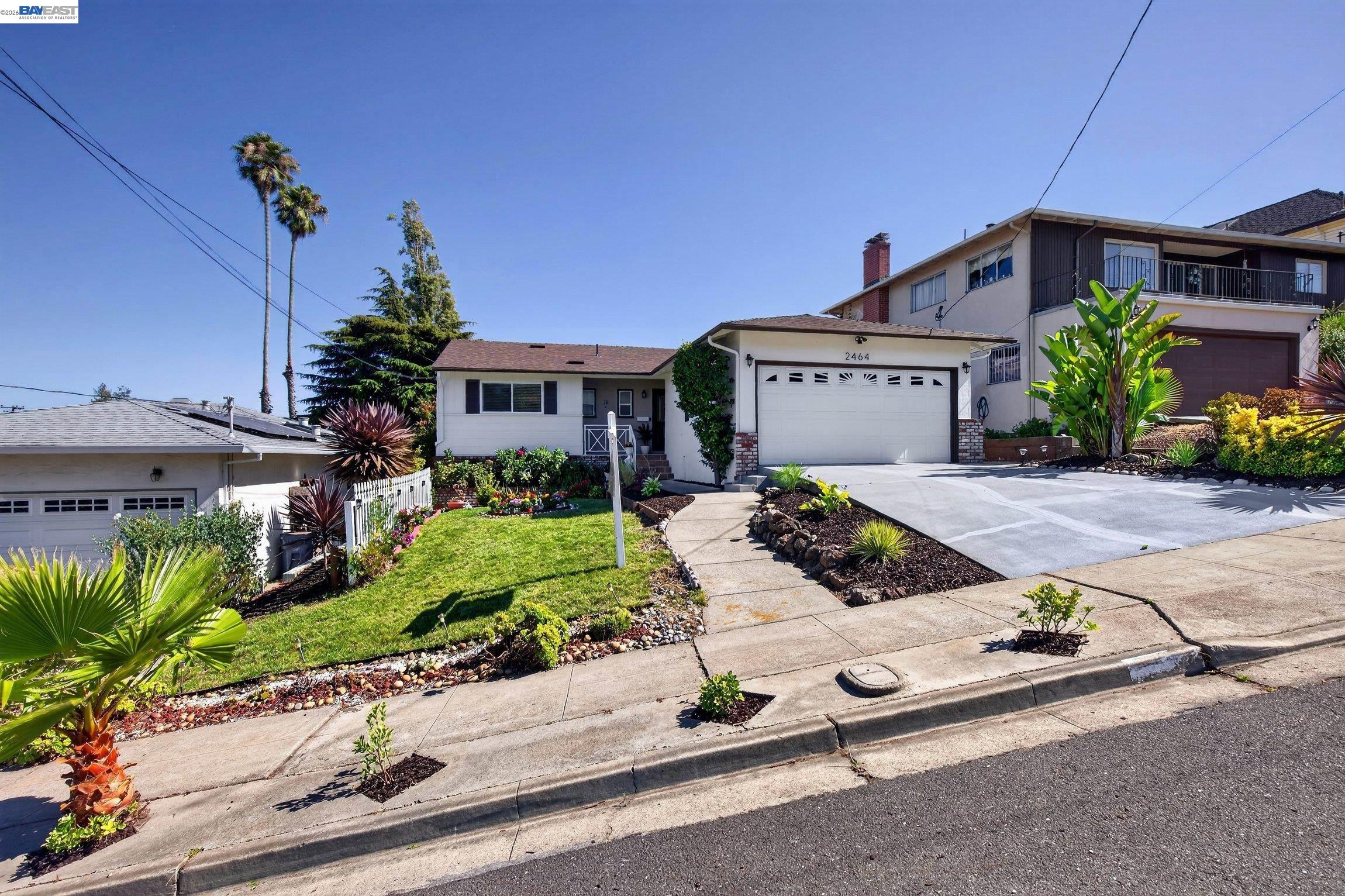 2464 Mikemary Ct — photo