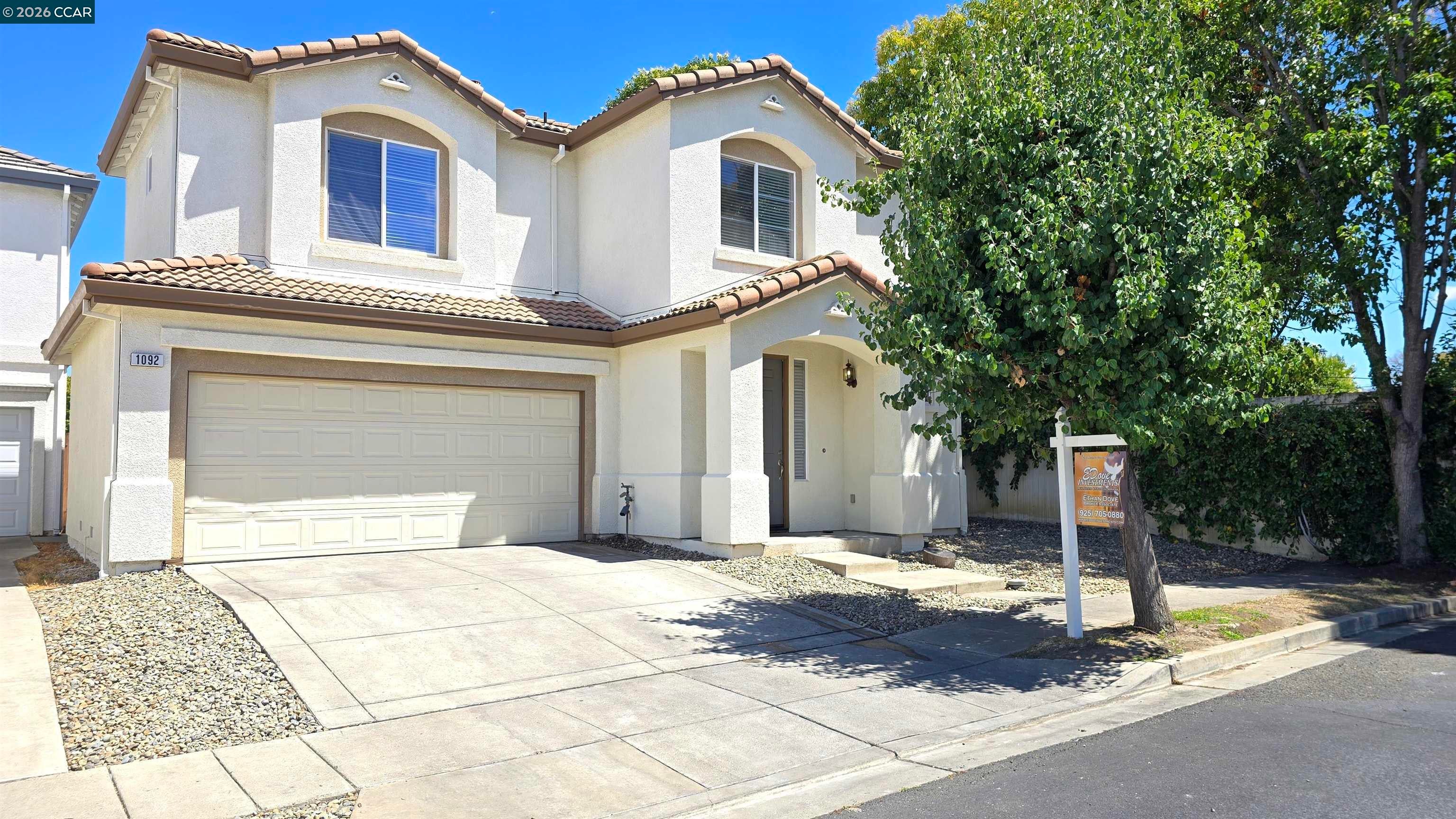 1092 Gardenia Ln — photo