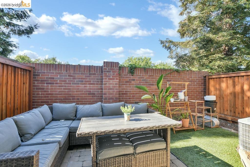 231 Washington Dr — photo