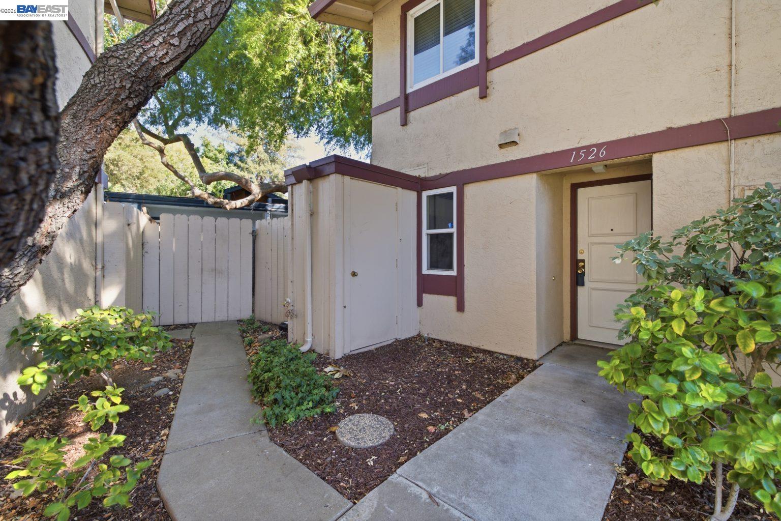 1526 Parkwood Pl — photo