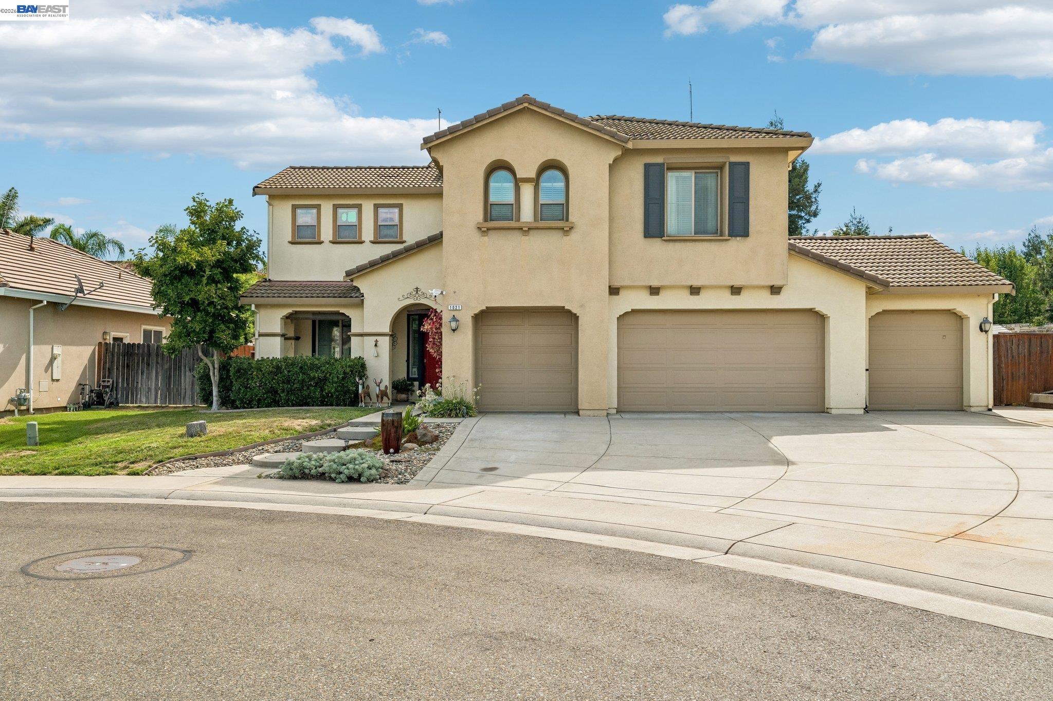 1021 Saunders Ct — photo