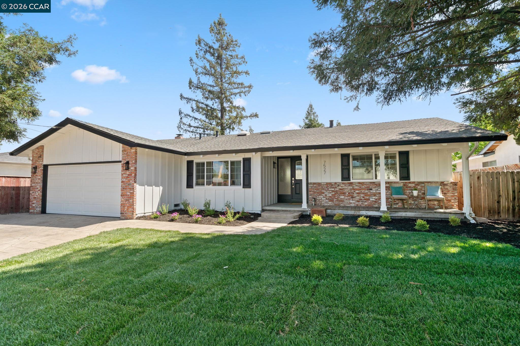 7527 Blue Fox Way — photo