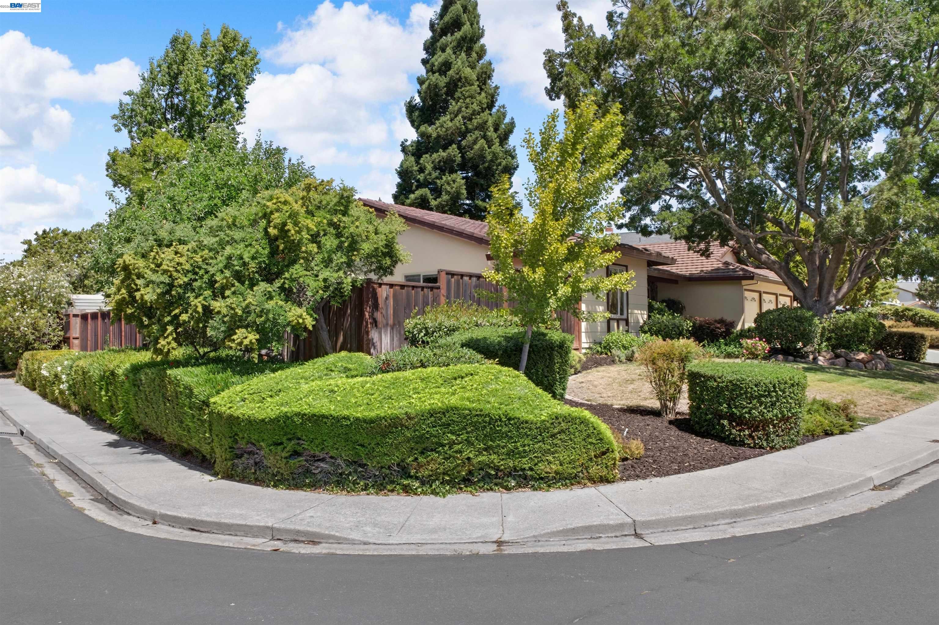 2534 Marsh Dr — photo