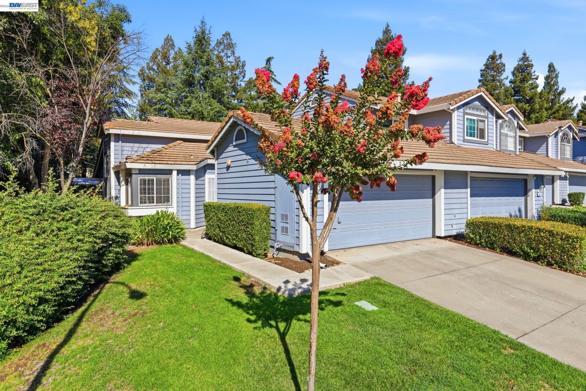 3897 Inverness Cmn — photo