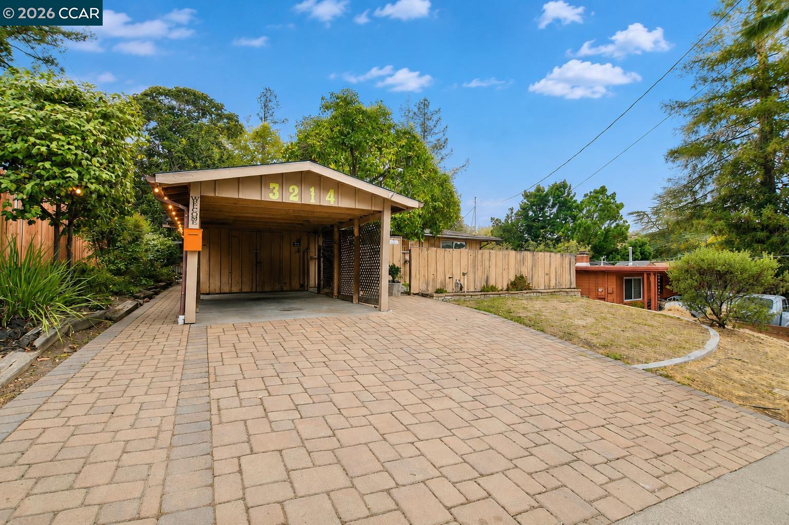 3214 Pine St, Martinez, CA 94553 — photo 2