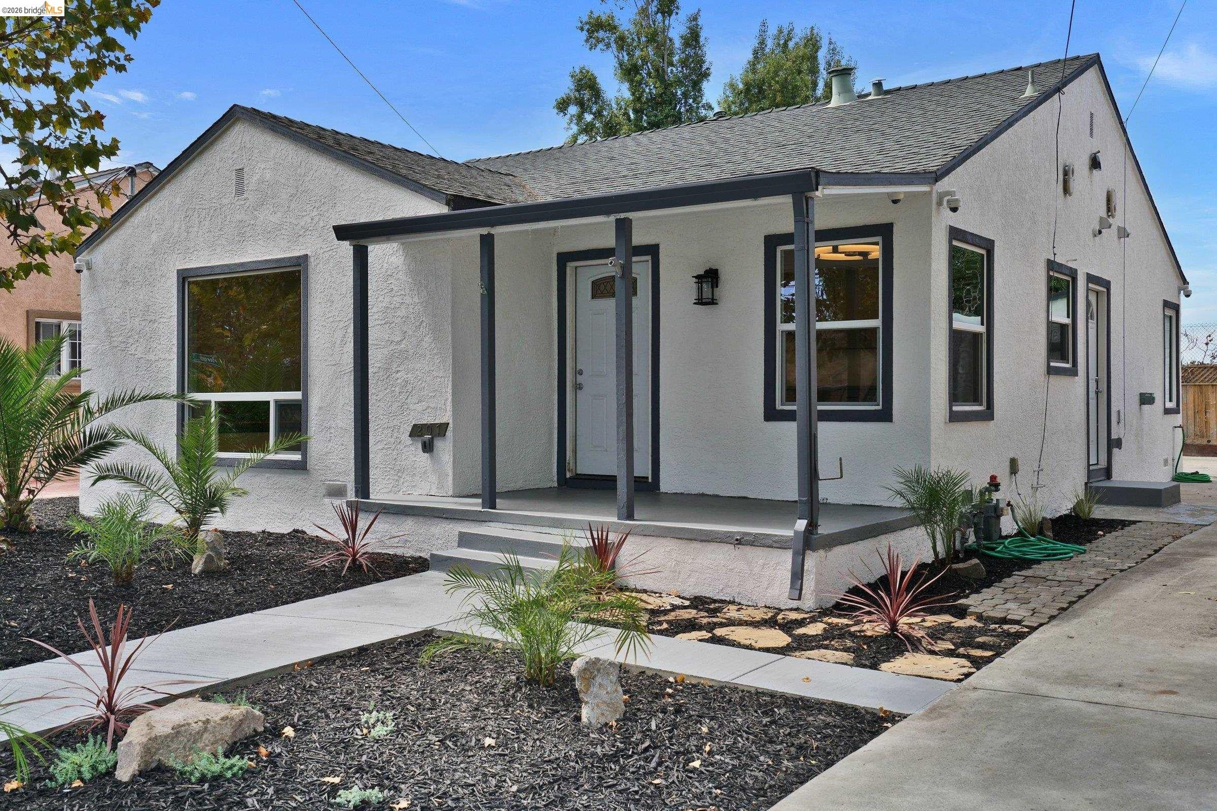 207 Bergedo Dr. — photo