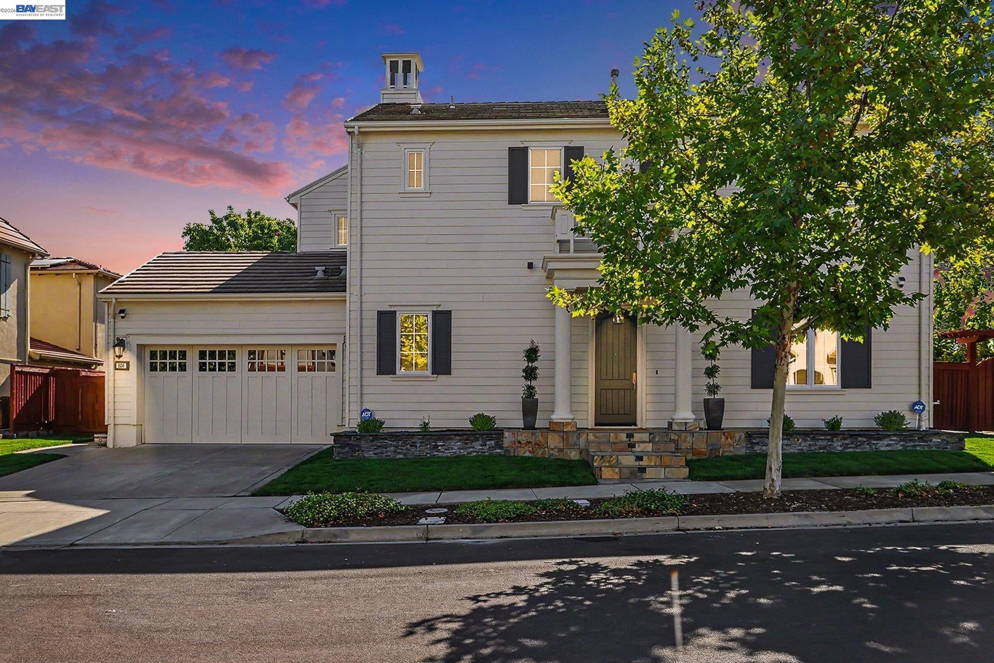 800 Griffon Ct — photo