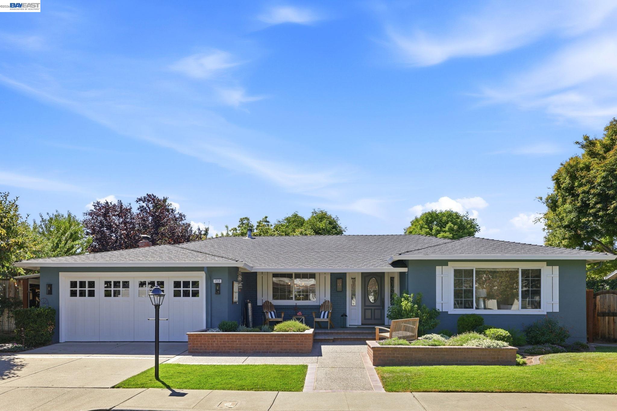 1712 Beachwood Way — photo