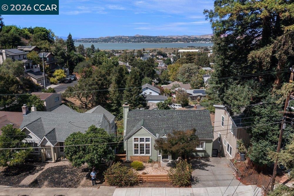 1160 Arlington Way — photo