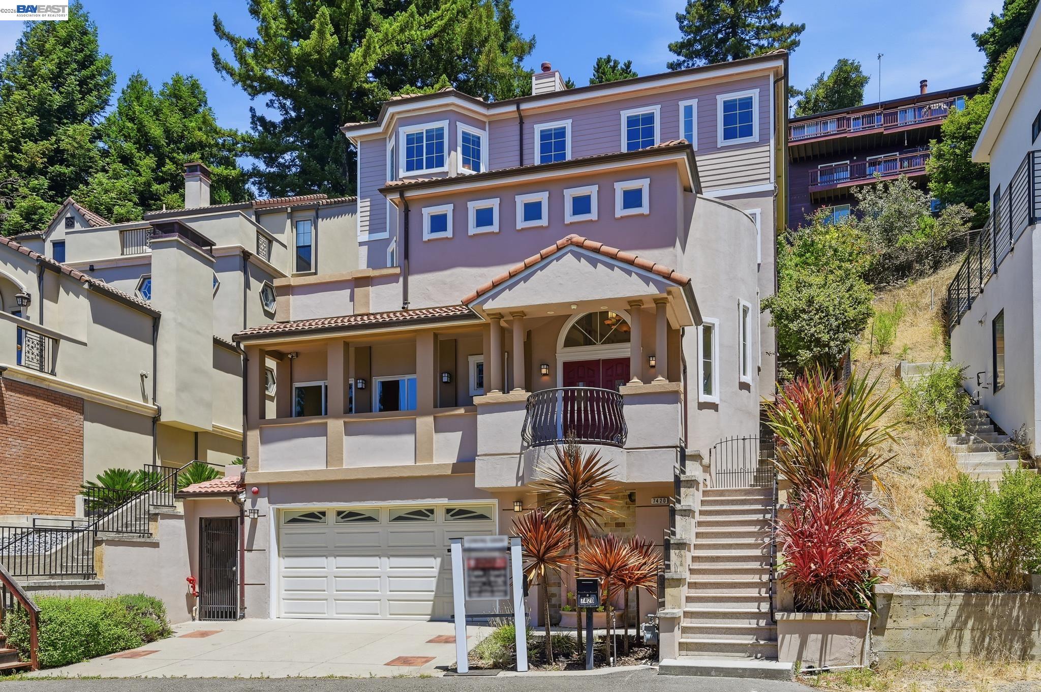 7420 Skyline Blvd — photo