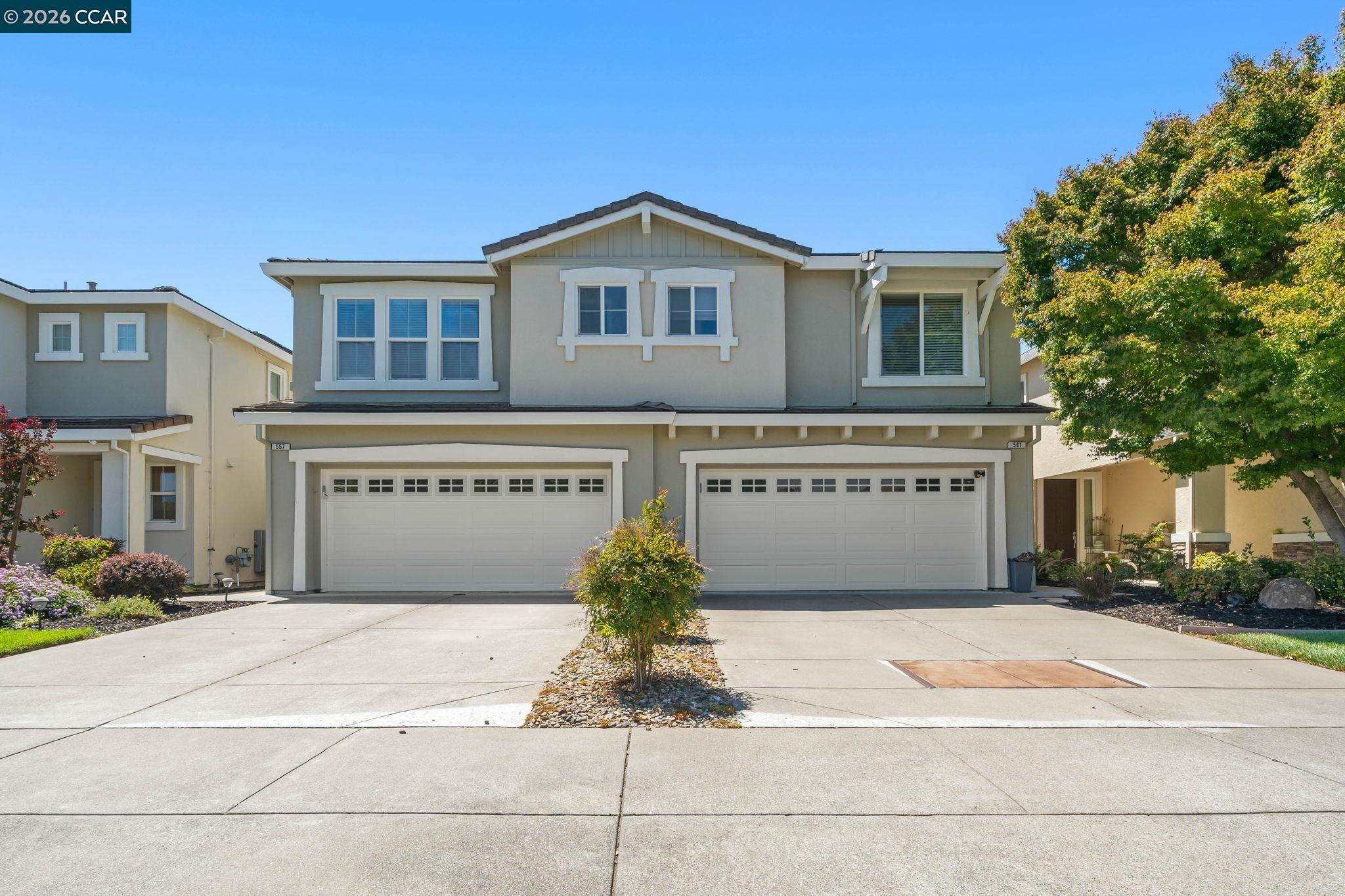 561 Loch Lomond Way — photo