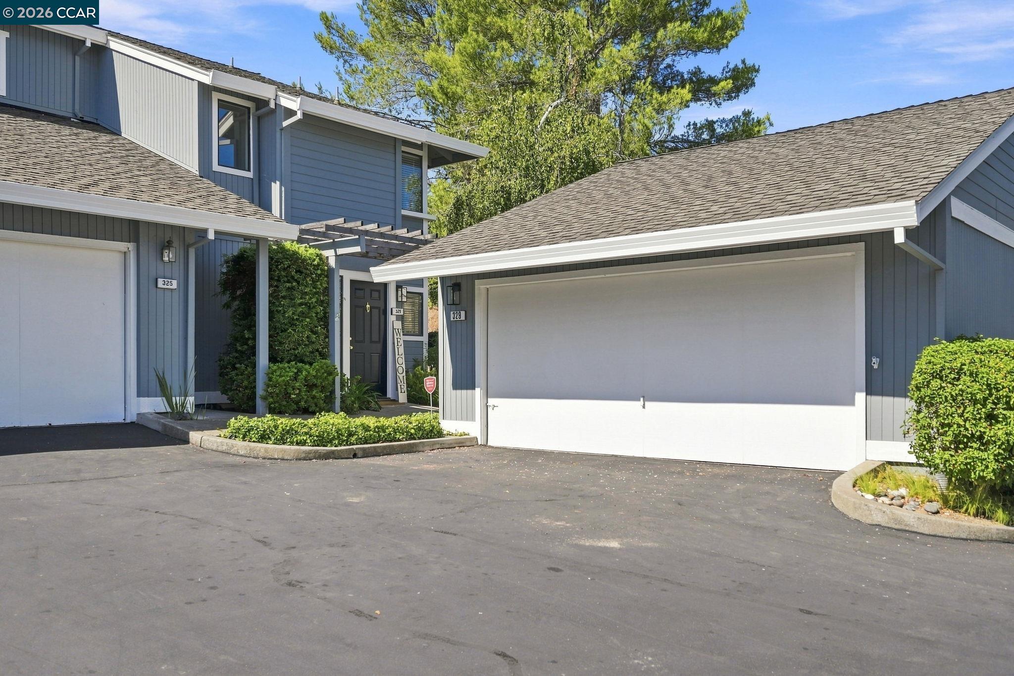 329 Grapevine Pl — photo