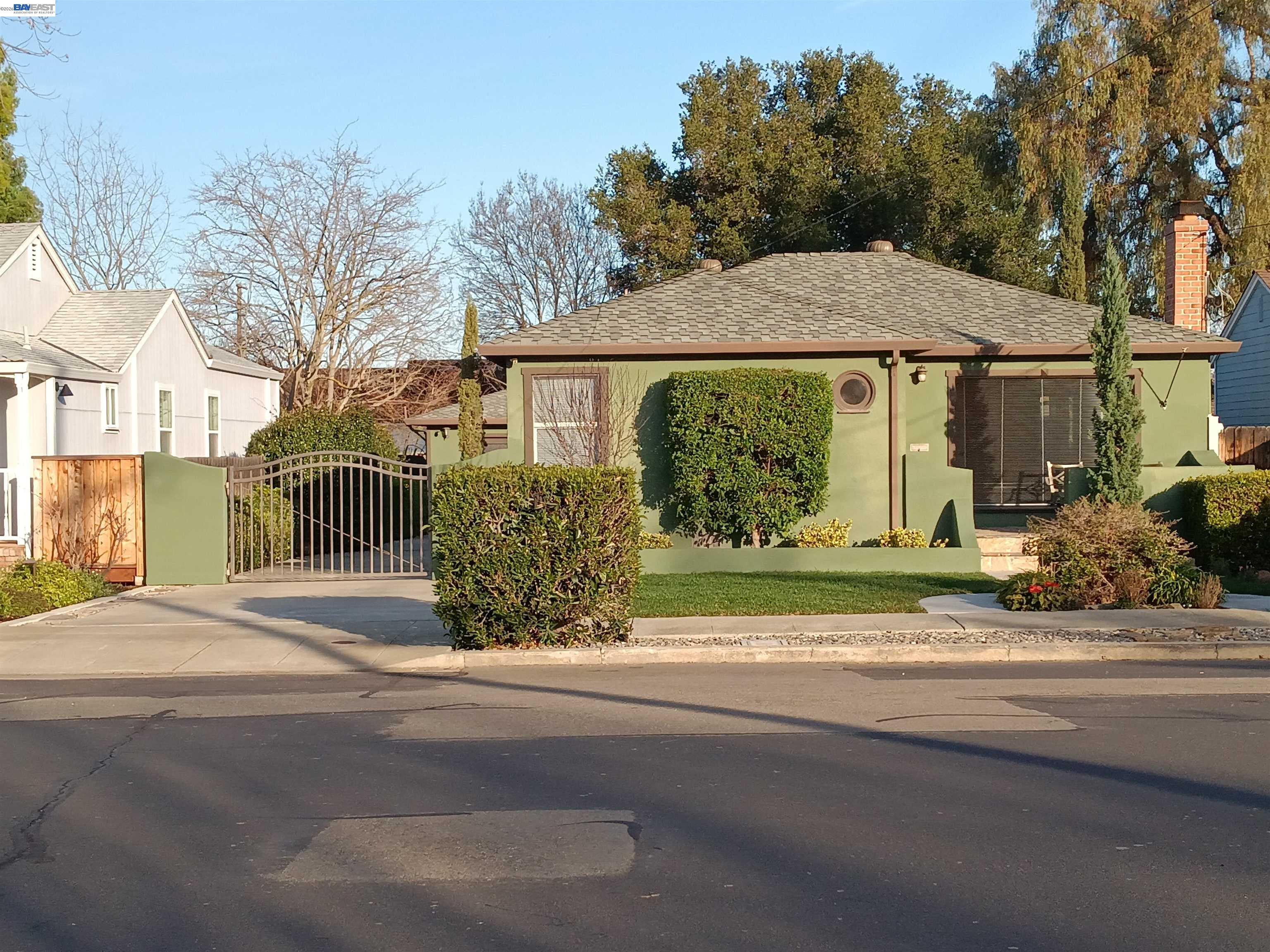 2342 Palm Ave — photo