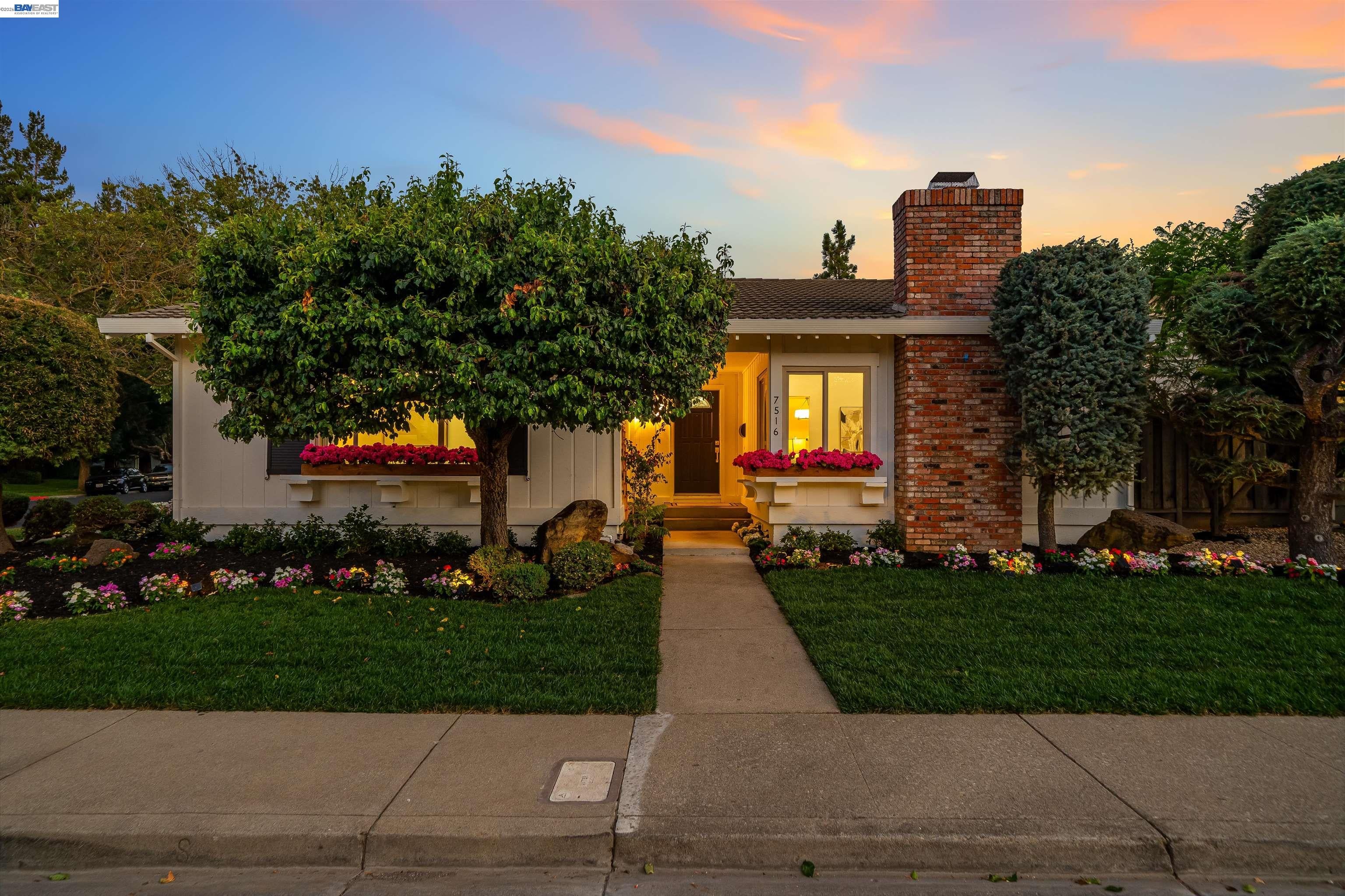 7516 Olive Dr — photo