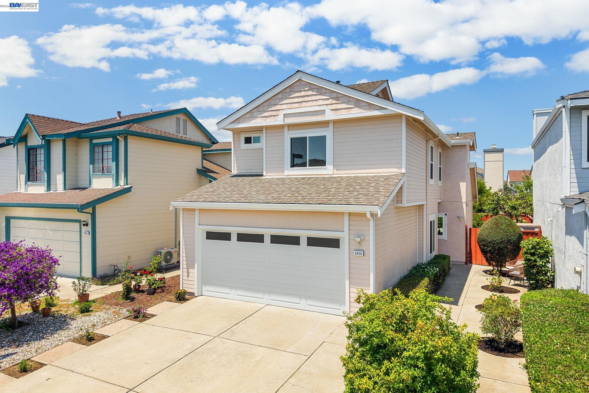 5439 Sunstar Commons — photo