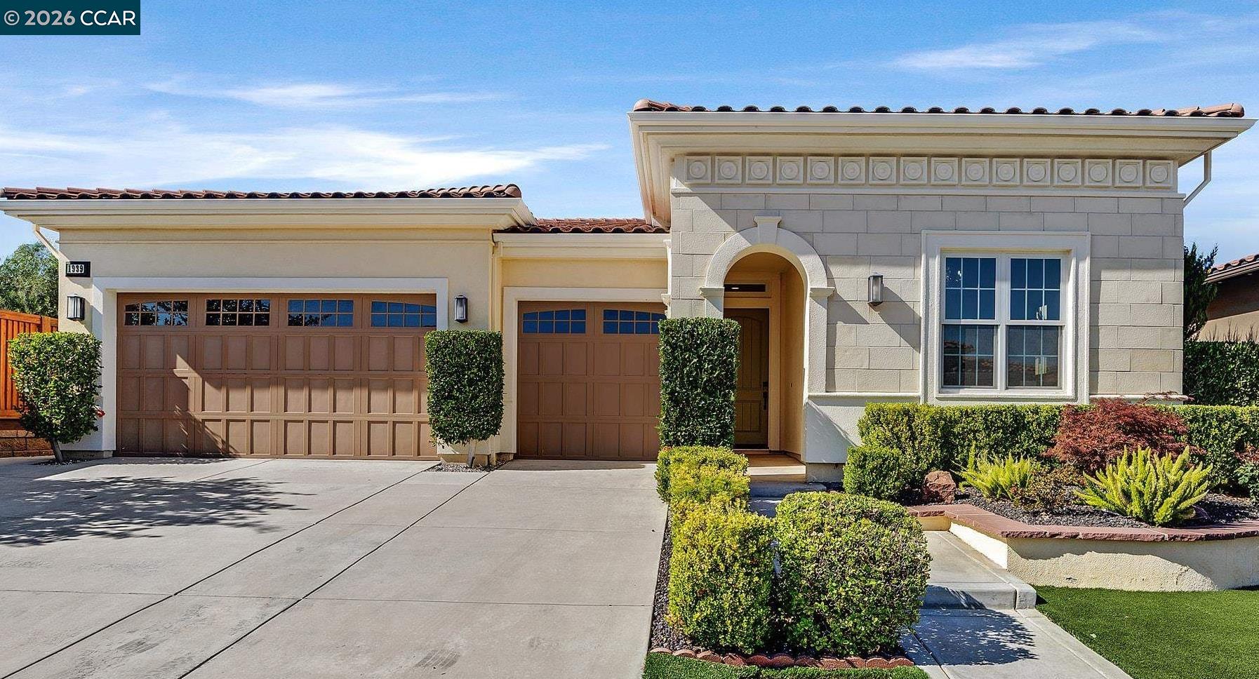 1939 Burgundy Ln — photo