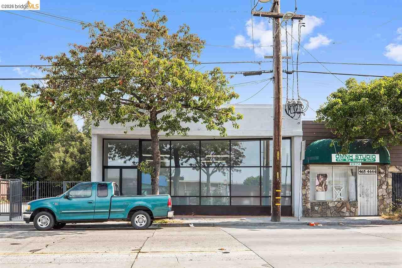 2968 Macarthur Blvd — photo