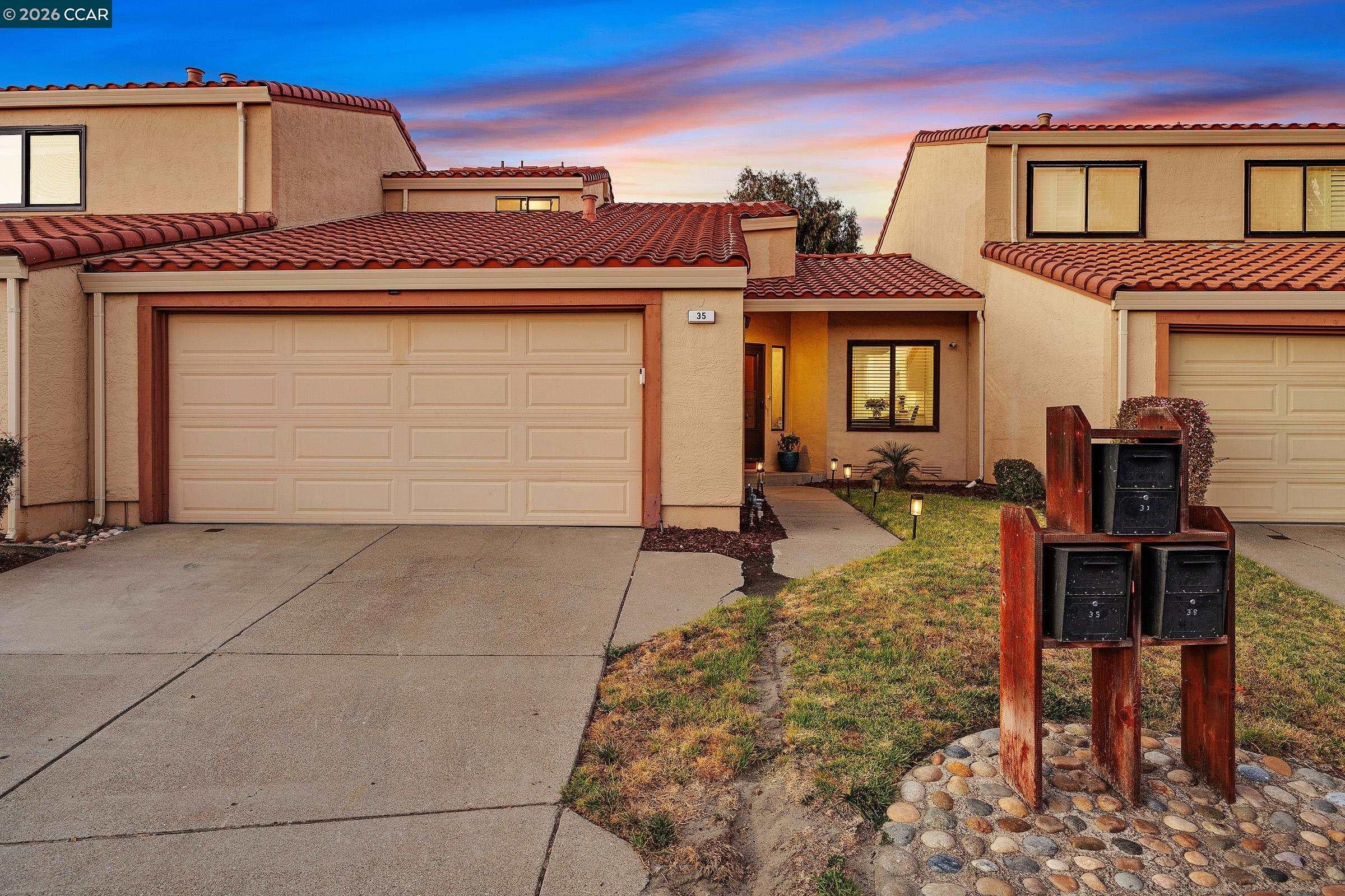 35 Sapphire Ct — photo
