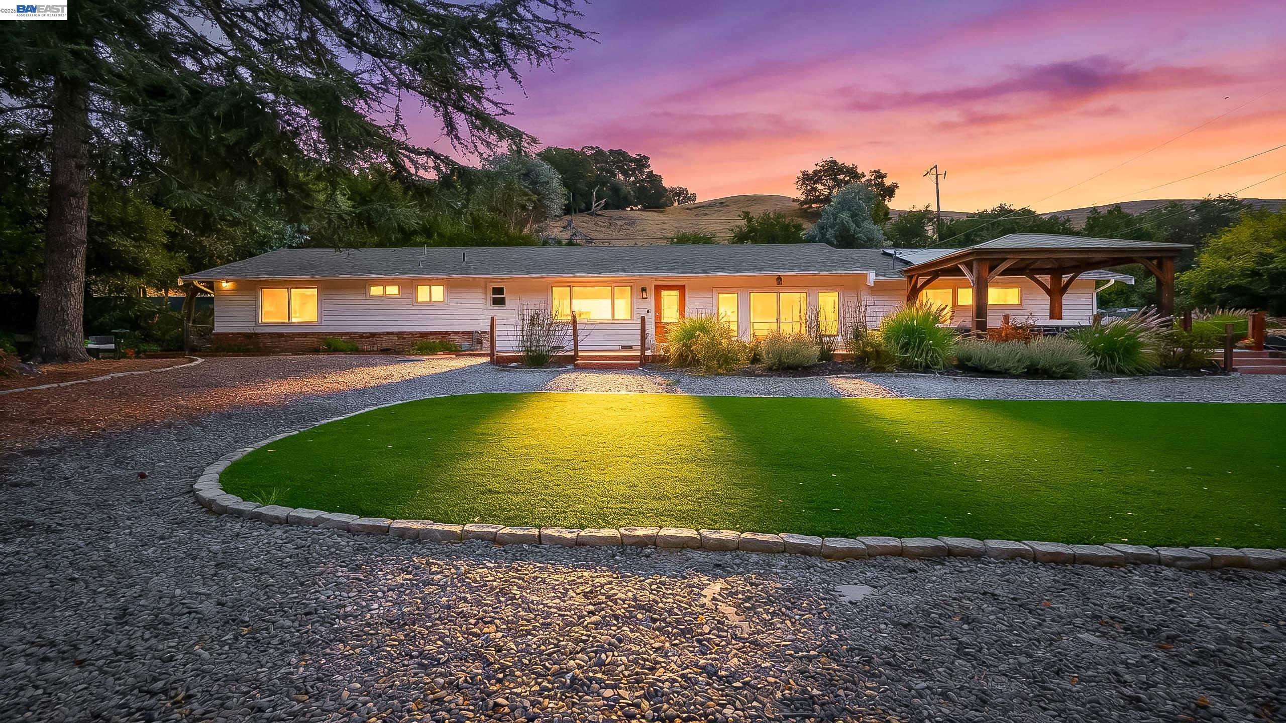9338 Crow Canyon Rd — photo
