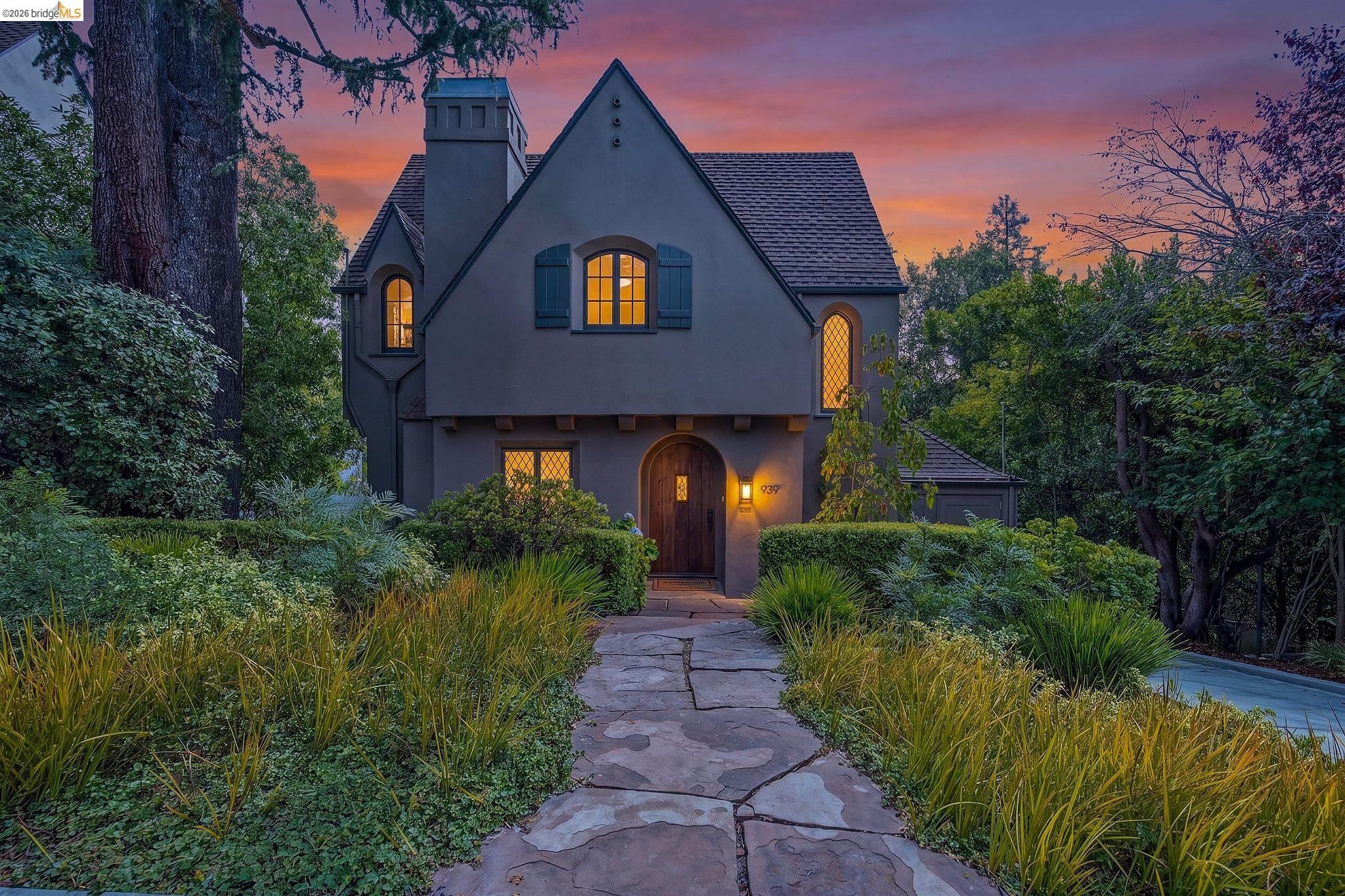 939 Hillcroft Circle — photo
