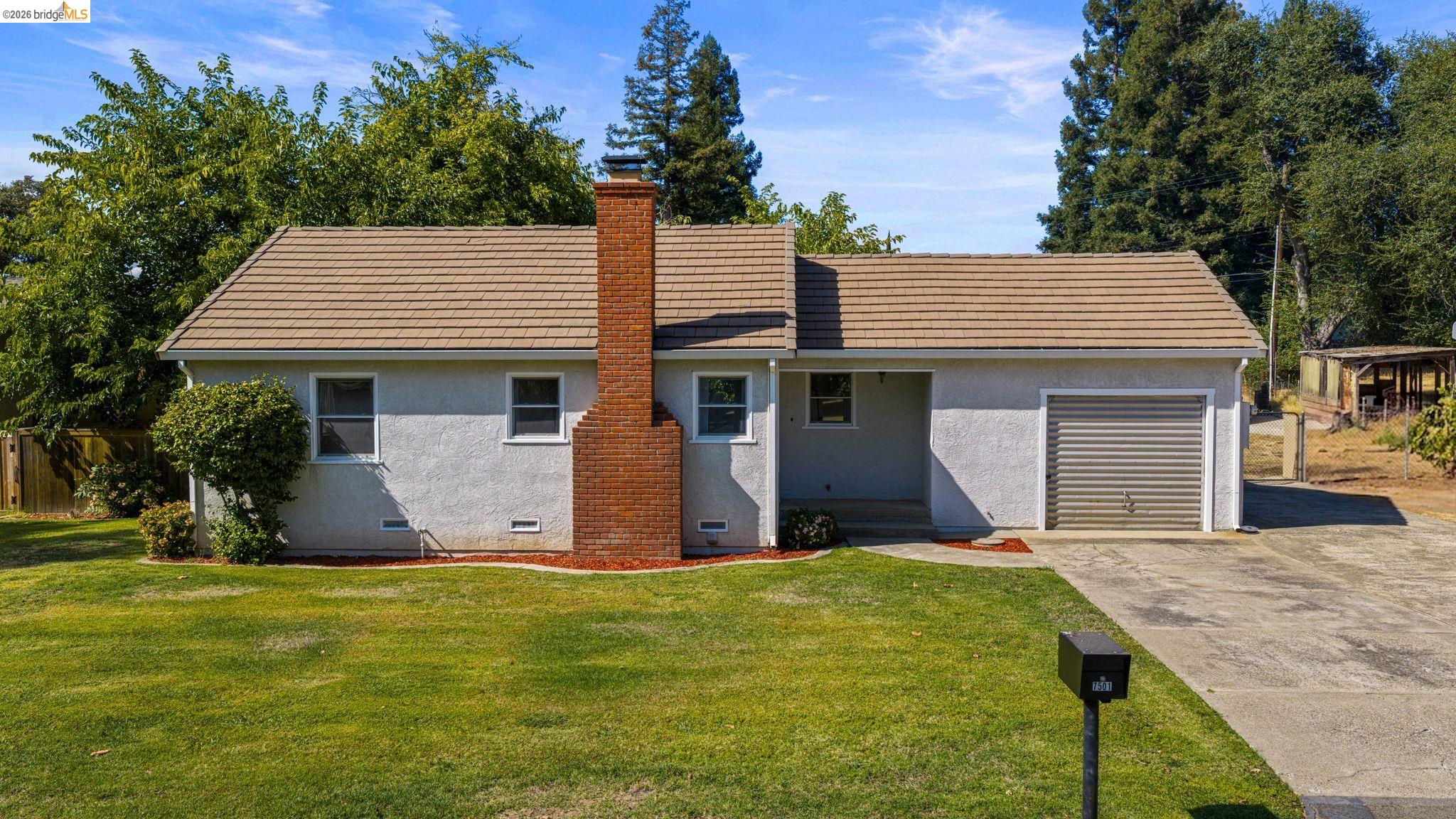 7501 Heather Rd — photo