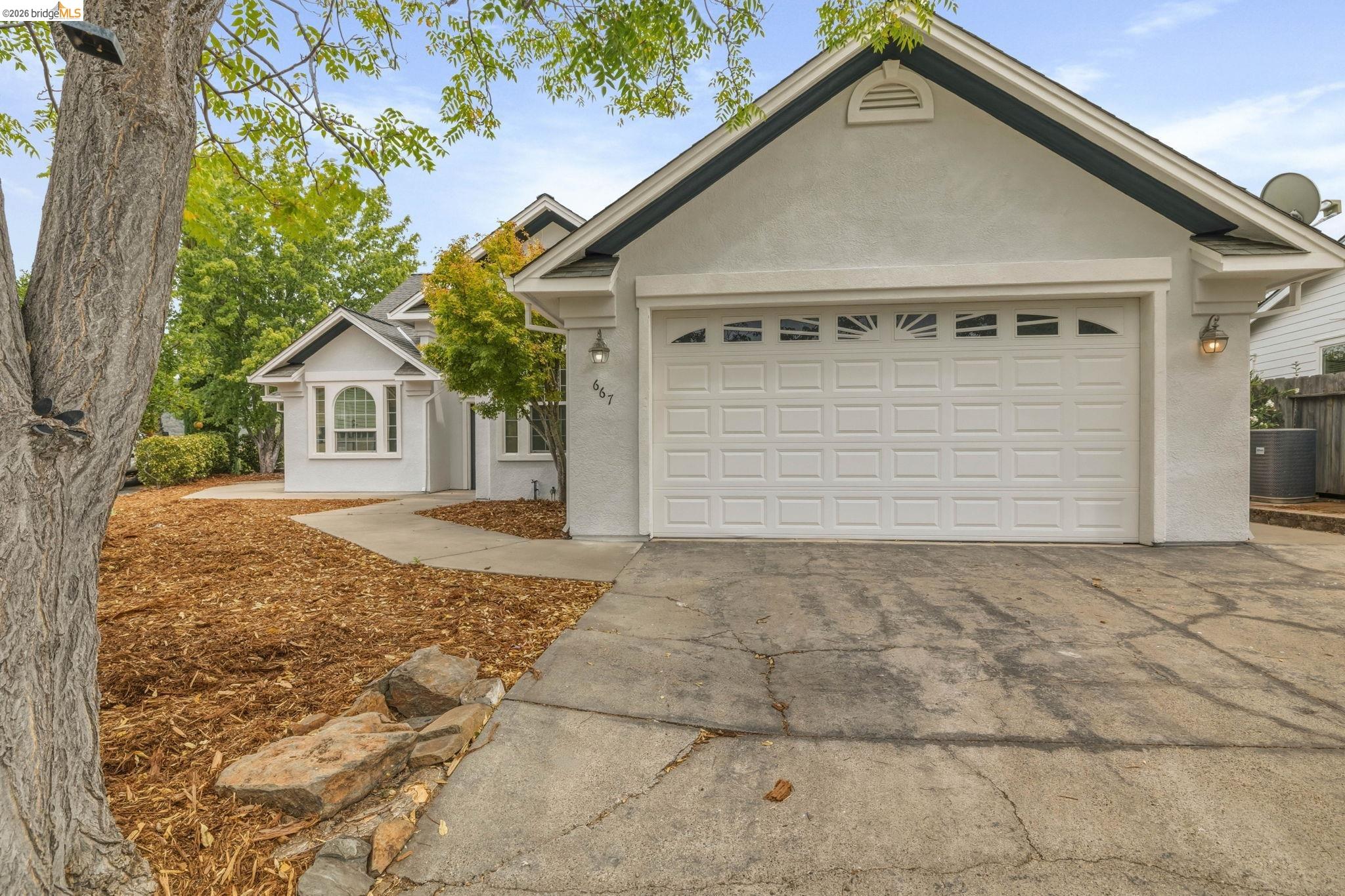 667 Twilight Ct — photo